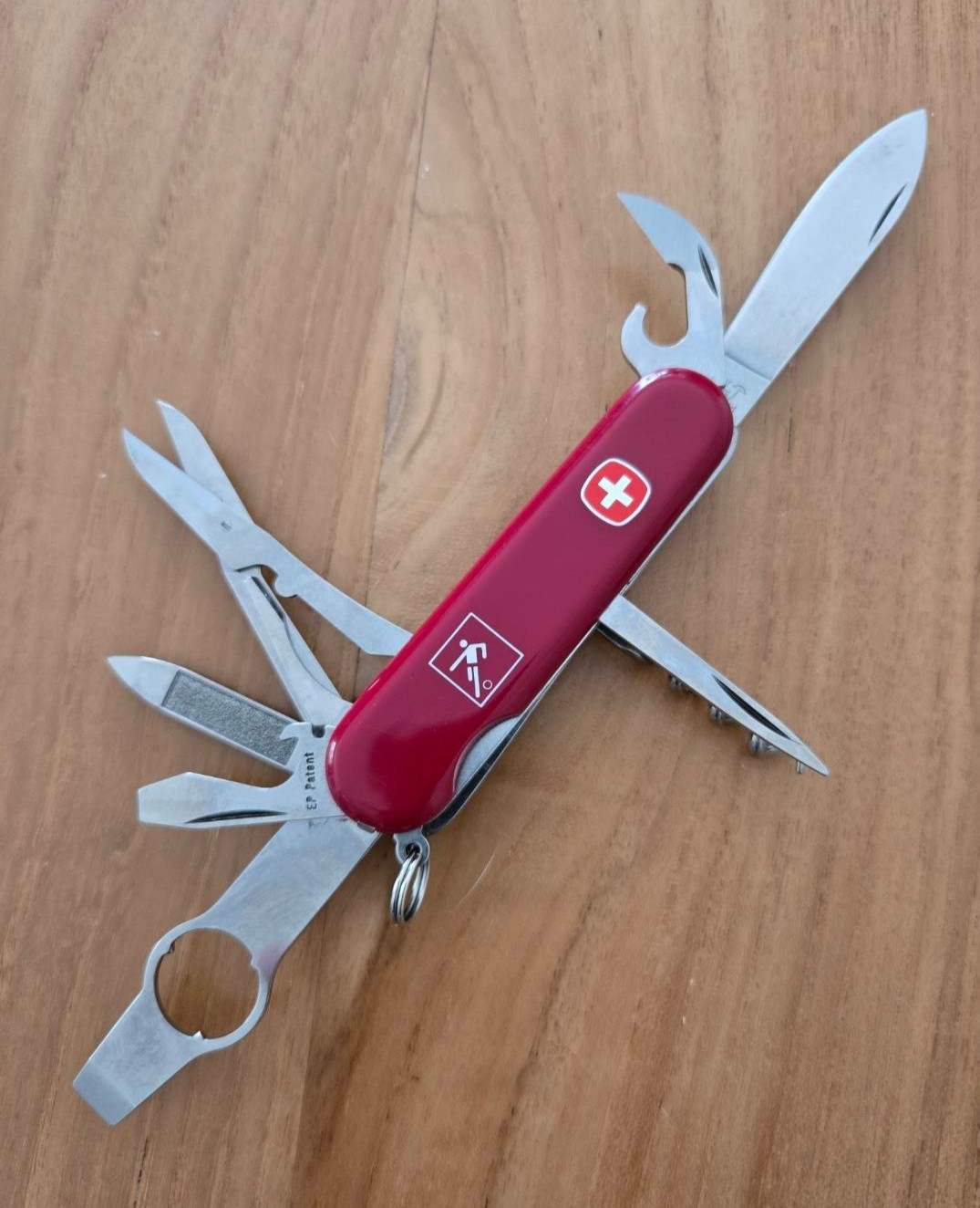 RARE WENGER Footballer 31 Swiss Army Knife 4-Layer Discontinued RARE WENGER Footballer 31 Swiss Army Knife 4-Layer Discontinued
