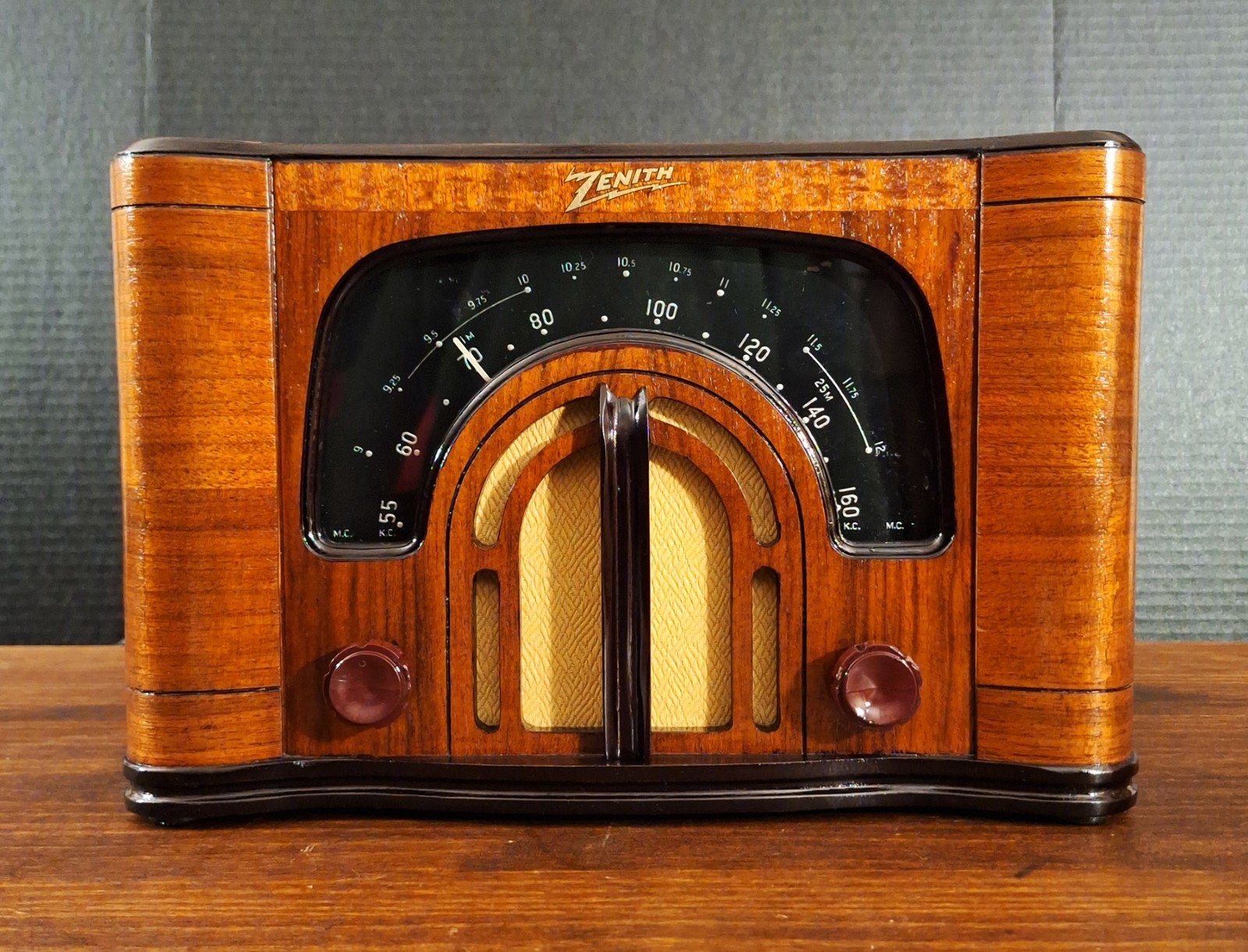 Old Antique Wood Zenith Vintage Tube Radio Converted to a Bluetooth Speaker Old Antique Wood Zenith Vintage Tube Radio Converted to a Bluetooth Speaker