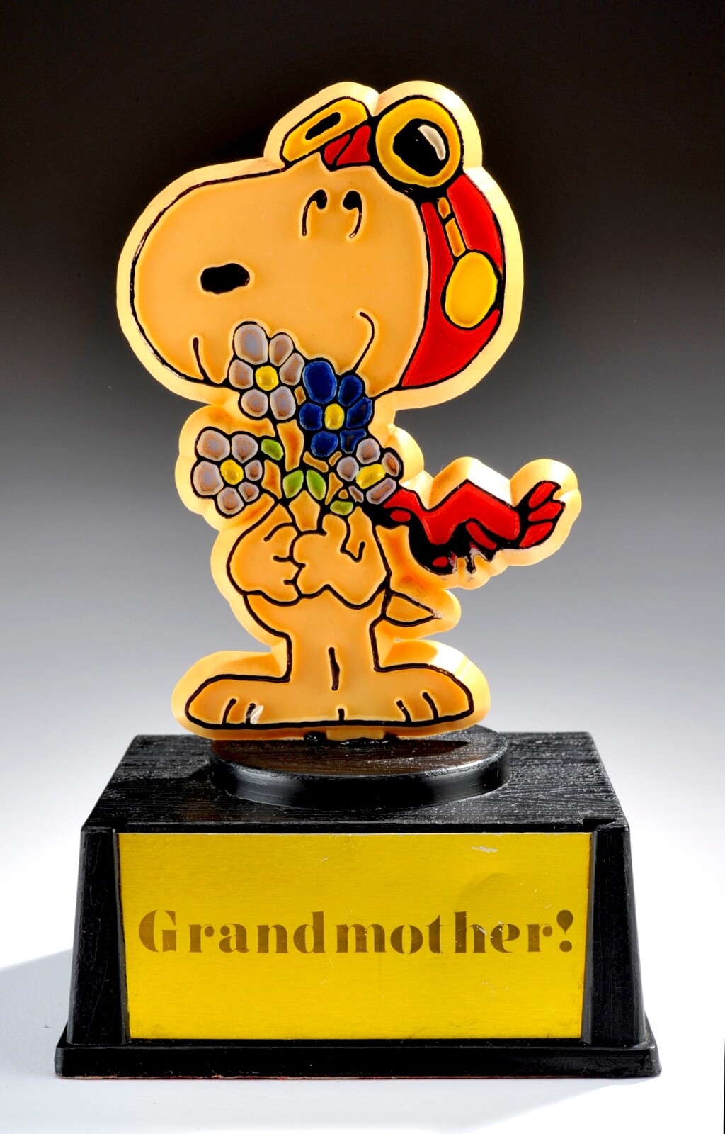 Vintage 1965 Peanuts Snoopy With Flowers Trophy "GRANDMOTHER" Aviva - RARE Vintage 1965 Peanuts Snoopy With Flowers Trophy "GRANDMOTHER" Aviva - RARE