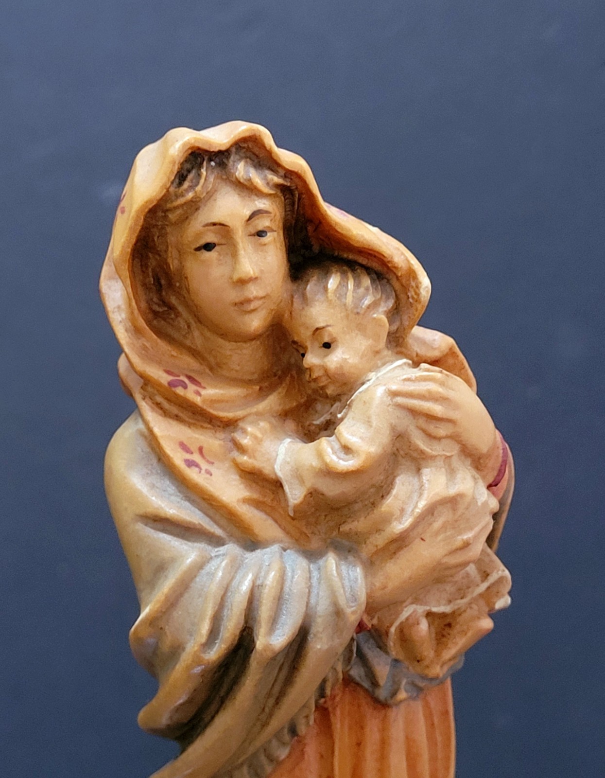 Vintage ANRI 6" Hand Carved Wooden Virgin Mary Madonna & Baby Jesus Figurine Vintage ANRI 6" Hand Carved Wooden Virgin Mary Madonna & Baby Jesus Figurine
