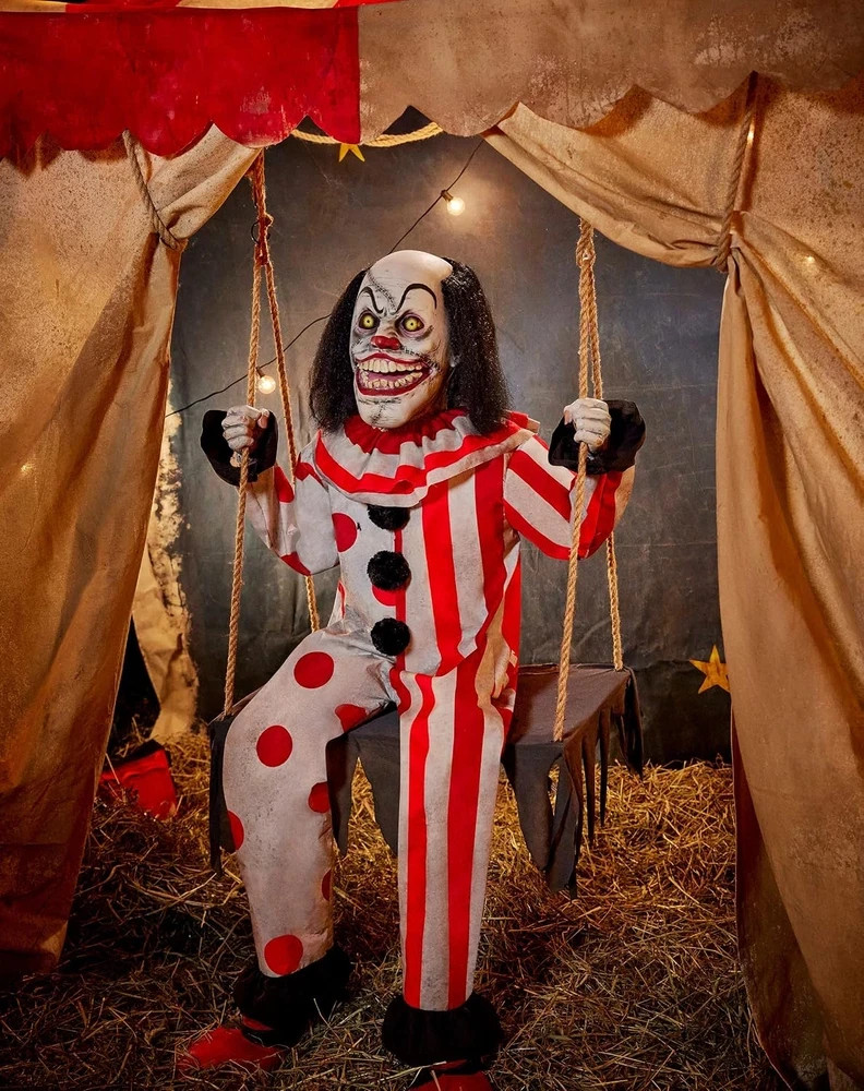 4 Ft 3 in Toothy the Clown Animatronic, Multicolor 4 Ft 3 in Toothy the Clown Animatronic, Multicolor