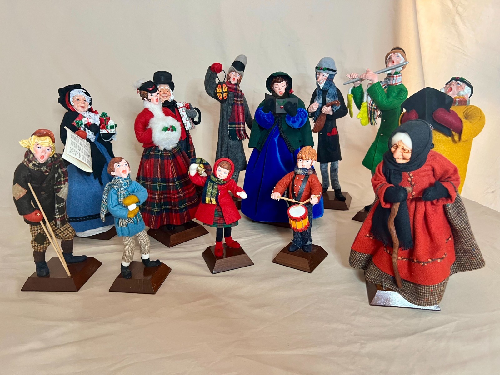 Simpich Character Dolls Carolers Collection. 13 Pieces in excellent condition. Simpich Character Dolls Carolers Collection. 13 Pieces in excellent condition.