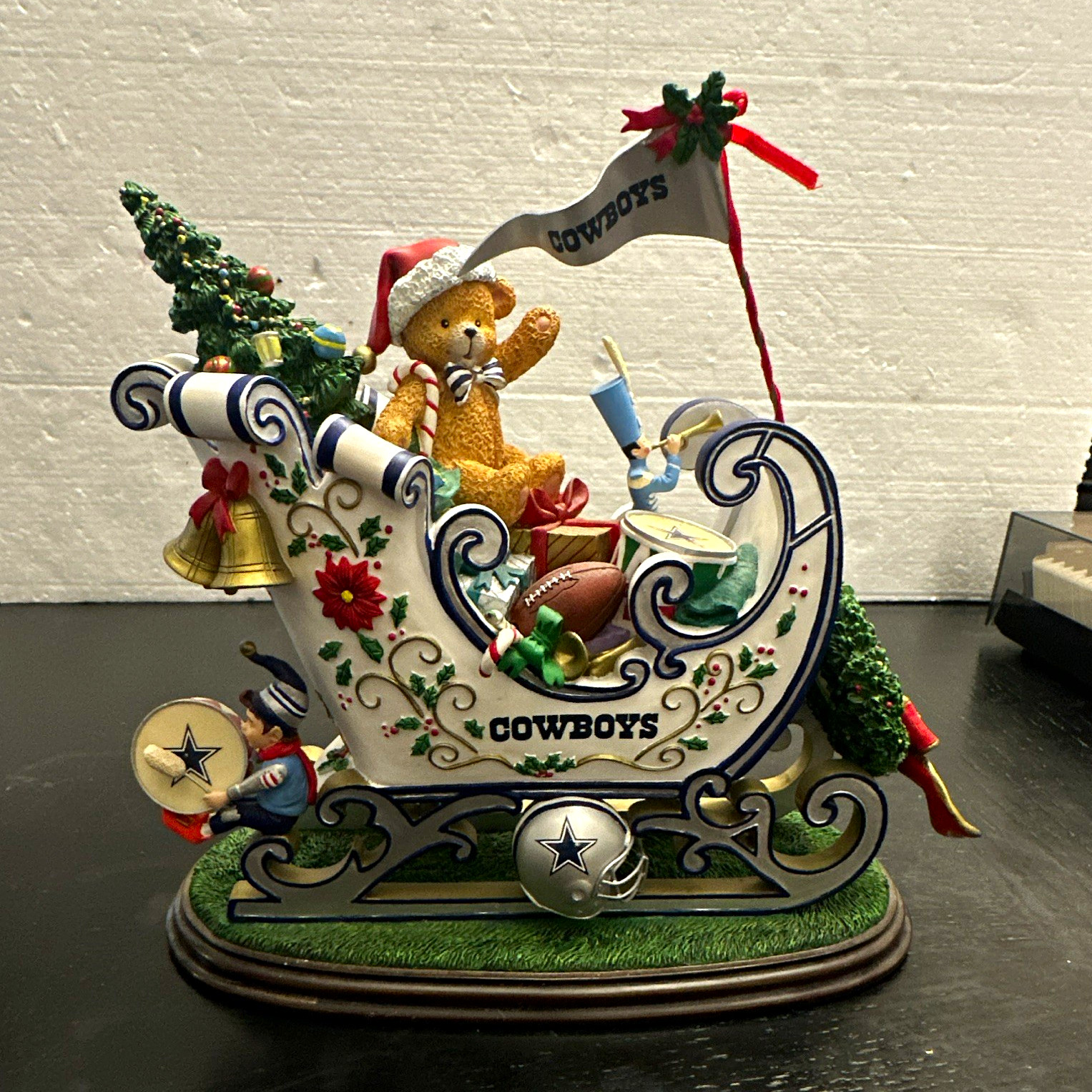 Danbury Mint Dallas Cowboys Christmas Sleigh 2001 NFL Holiday Figurine Rare