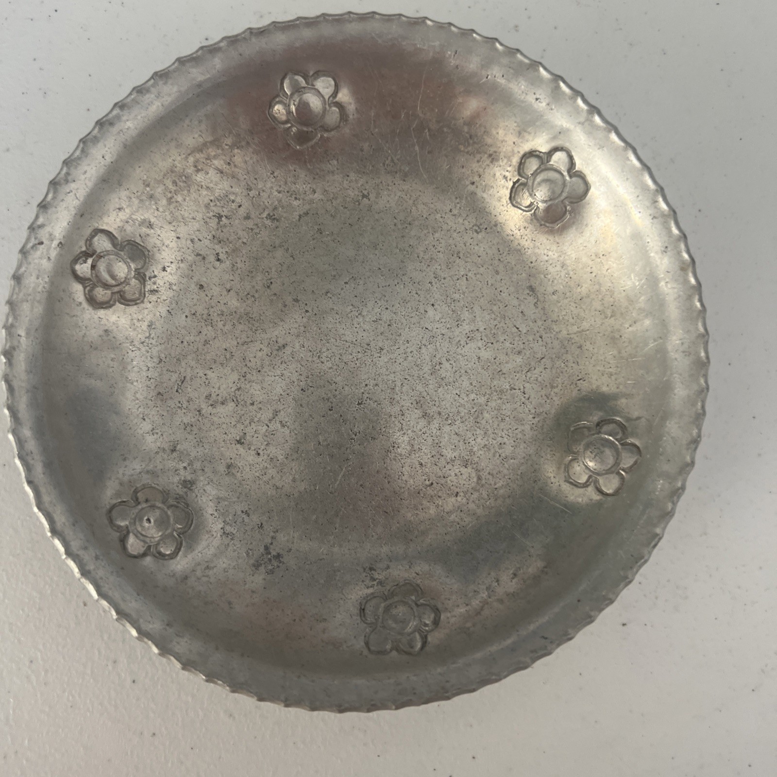 VINTAGE HAMMERED ALUMINUM Hand Wrought Floral Tray Dish B.W. Buenilum MCM Flowe VINTAGE HAMMERED ALUMINUM Hand Wrought Floral Tray Dish B.W. Buenilum MCM Flowe