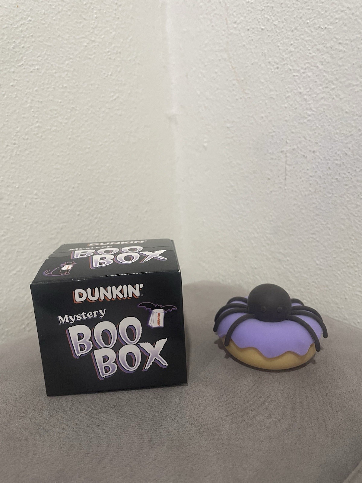 BRAND NEW SEALED 2026 DUNKIN' DONUTS MYSTERY BOO BOX 100% SPIDER DONUT Squishy BRAND NEW SEALED 2026 DUNKIN' DONUTS MYSTERY BOO BOX 100% SPIDER DONUT Squishy