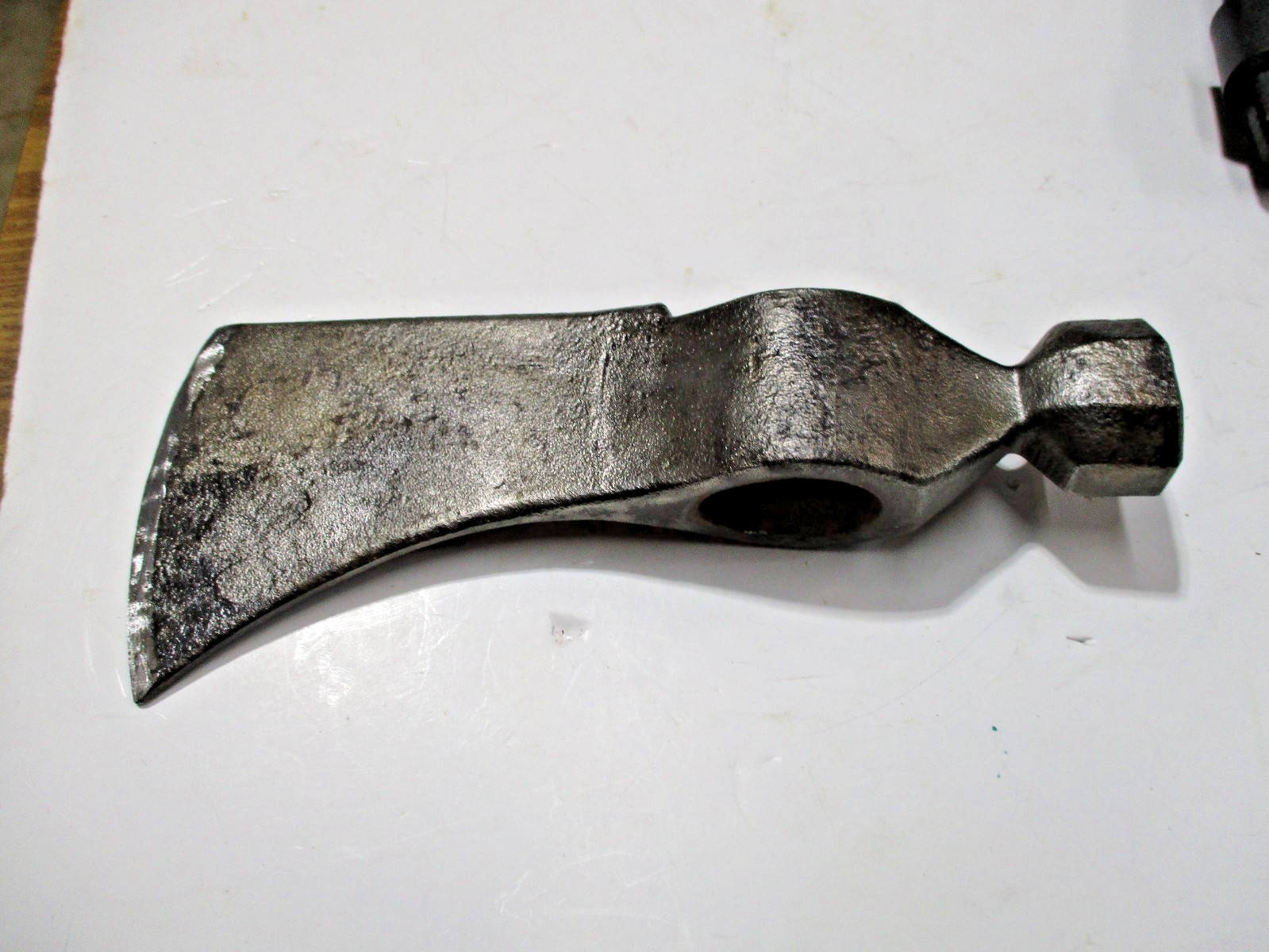 VINTAGE OCTAGON POLL TOMAHAWK, UNMARKED, 1 Lb, 10 Oz, 8 1/2" Long, 3 1/4" Bit VINTAGE OCTAGON POLL TOMAHAWK, UNMARKED, 1 Lb, 10 Oz, 8 1/2" Long, 3 1/4" Bit