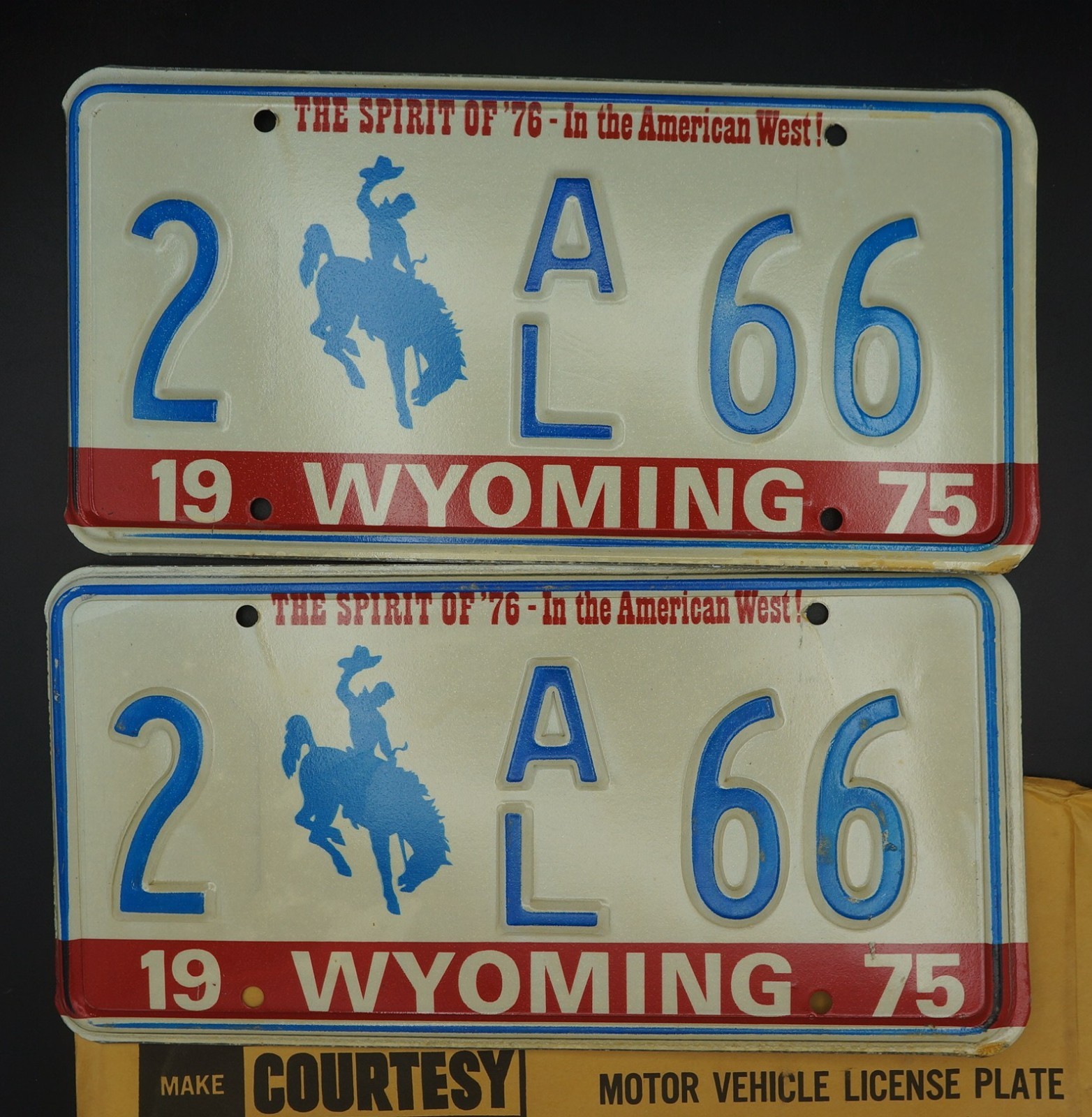 1975 WYOMING LICENSE PLATE PAIR BICENTENNIAL COWBOY HORSE # 2 - 66 1975 WYOMING LICENSE PLATE PAIR BICENTENNIAL COWBOY HORSE # 2 - 66