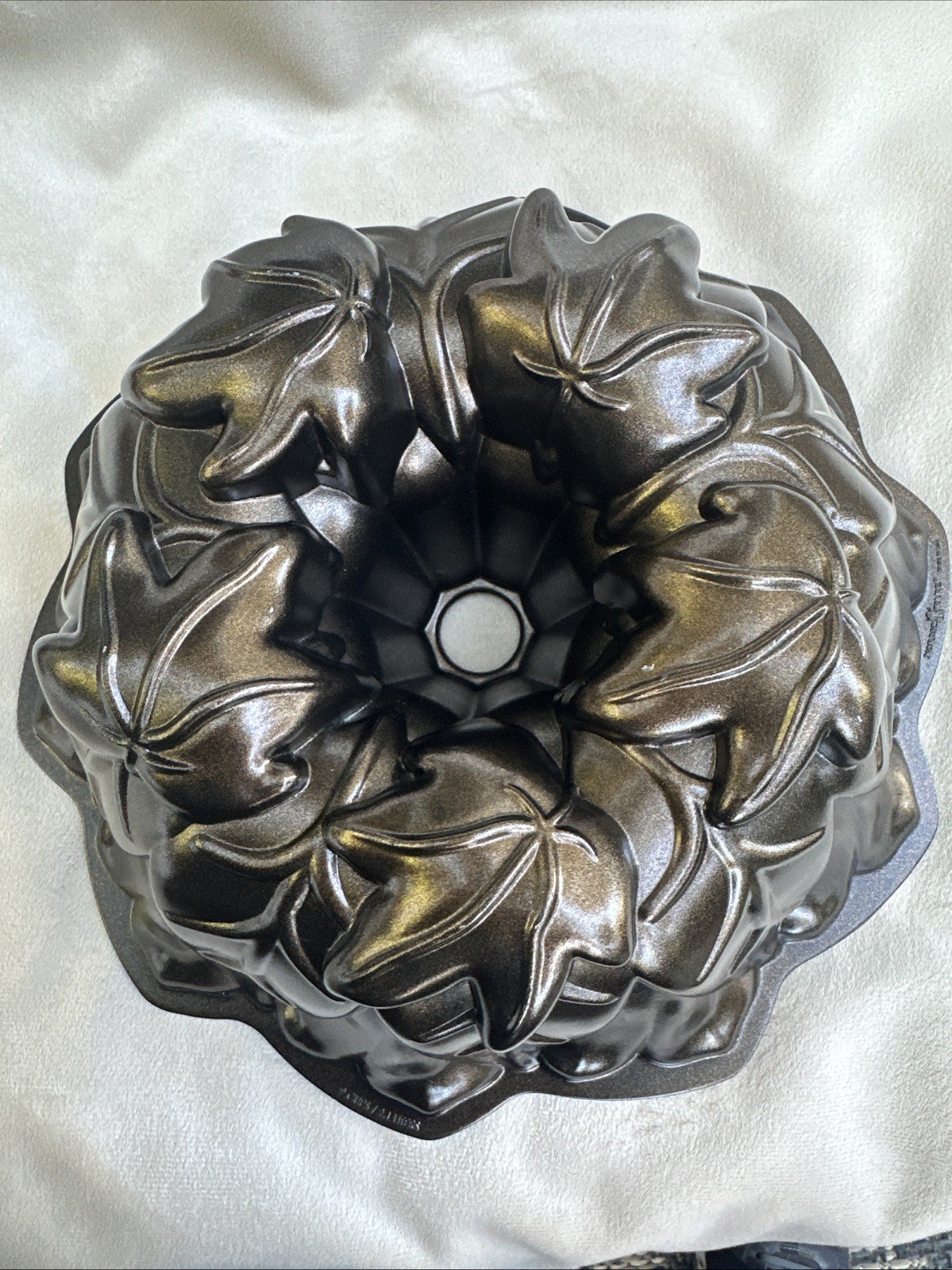 Nordic Ware Harvest Leaves Bundt Pan Bronze Nordic Ware Harvest Leaves Bundt Pan Bronze