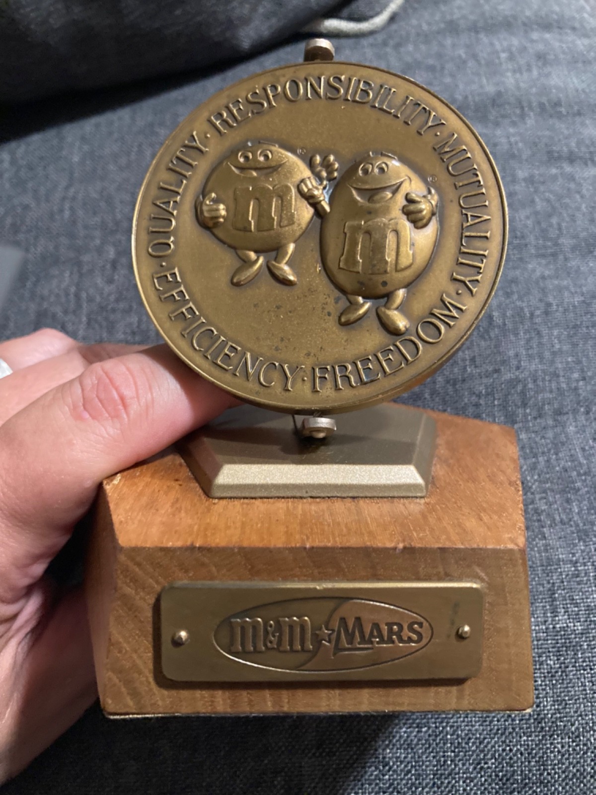 1983 M&M Mars Employee Service Award Bronze Medallion Trophy Wooden Base Vintage 1983 M&M Mars Employee Service Award Bronze Medallion Trophy Wooden Base Vintage