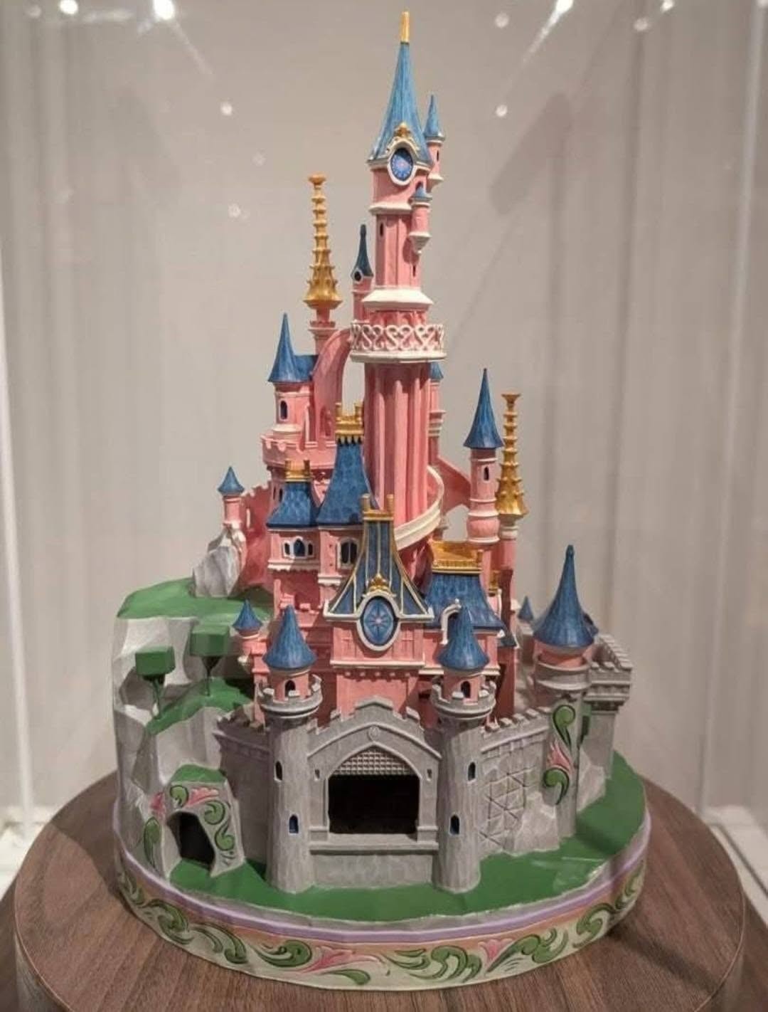 BNIB Disney Traditions Castle Disneyland Paris Castle by Jim Shore BNIB Disney Traditions Castle Disneyland Paris Castle by Jim Shore