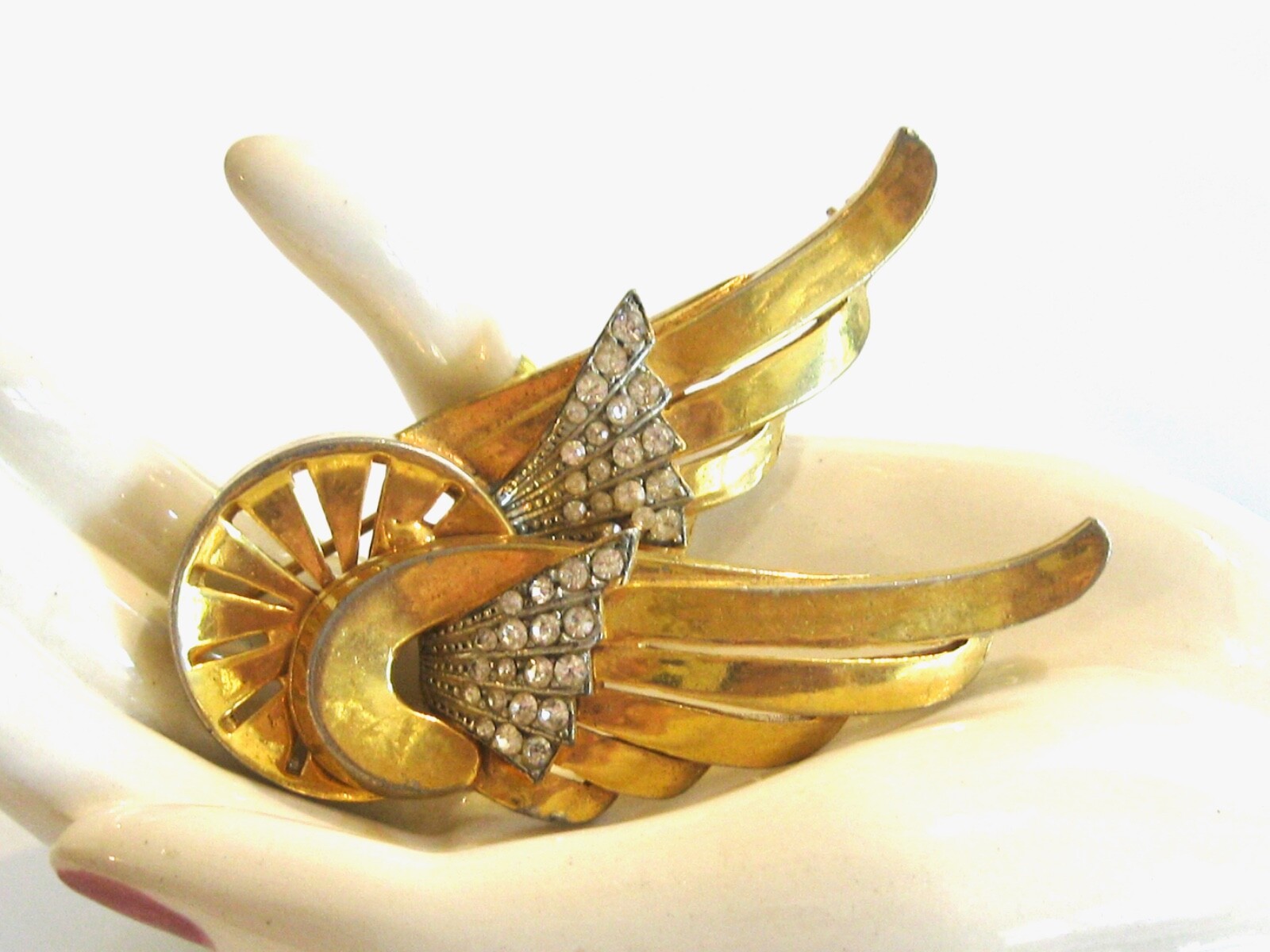 RARE RETRO VINTAGE WILD 1940'S WINGED WHEEL PIN BROOCH WITH RHINESTONE ACCENTS RARE RETRO VINTAGE WILD 1940'S WINGED WHEEL PIN BROOCH WITH RHINESTONE ACCENTS