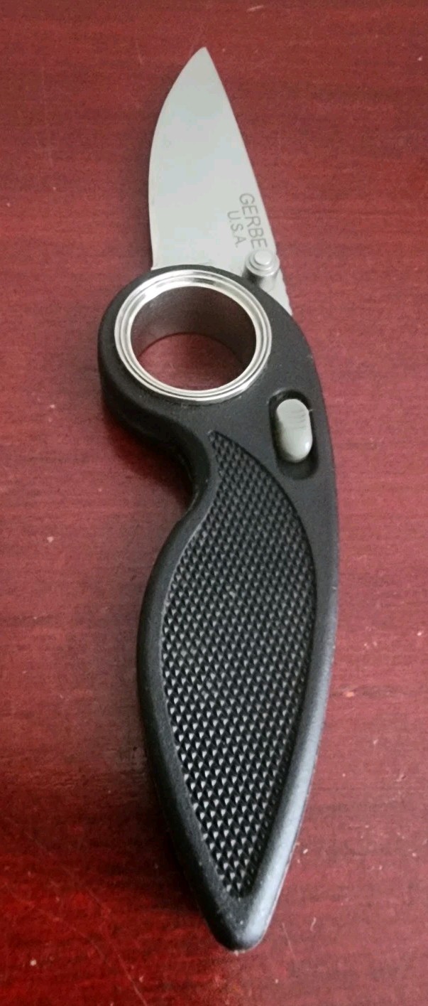 COLLECTIBLE GERBER FIRST PRODUCTION RUN U.S.A. FOLDING KNIFE COLLECTIBLE GERBER FIRST PRODUCTION RUN U.S.A. FOLDING KNIFE