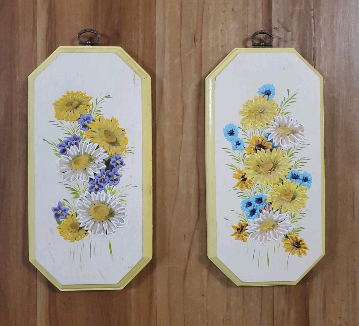 Vtg Mid Century Octagon Wood Wall Plaques Pair Yellow White Daisy Floral Prints