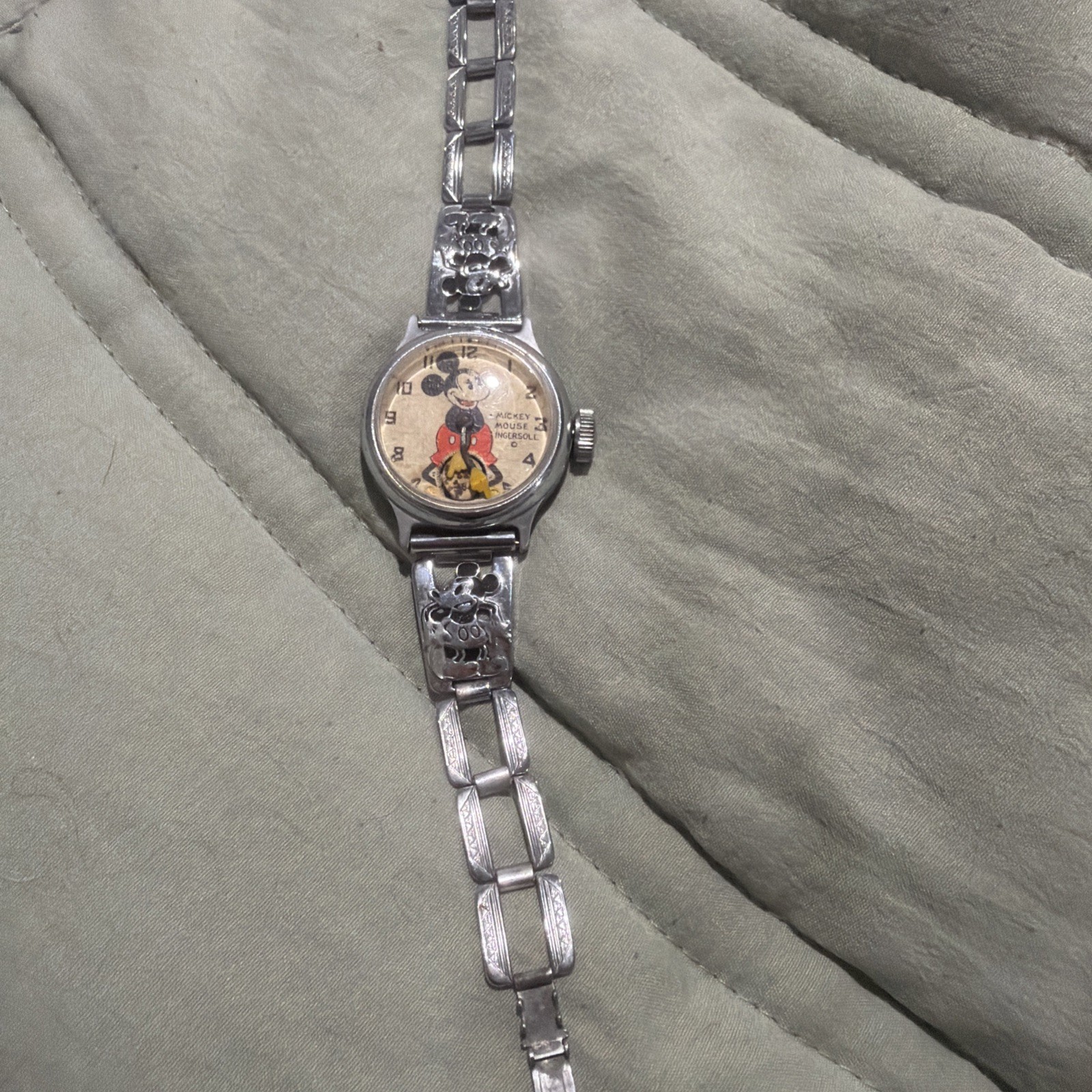 Vintage 1930s Ingersoll Mickey Mouse Watch w/ Character Band - Not Running Vintage 1930s Ingersoll Mickey Mouse Watch w/ Character Band - Not Running