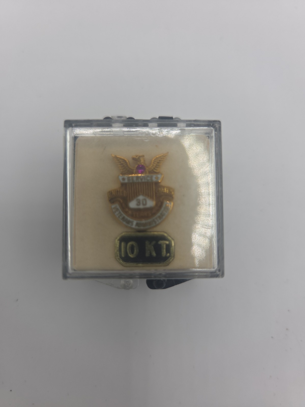 VINTAGE 10 KARAT GOLD- 30-YEAR SERVICE LAPEL PIN FROM THE US VETERANS ADMIN VINTAGE 10 KARAT GOLD- 30-YEAR SERVICE LAPEL PIN FROM THE US VETERANS ADMIN