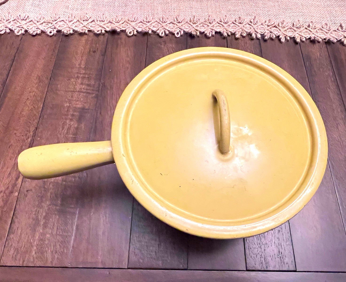 Vintage Descoware enameled cast iron saucepan with matching lid, 1950s–1960s Vintage Descoware enameled cast iron saucepan with matching lid, 1950s–1960s
