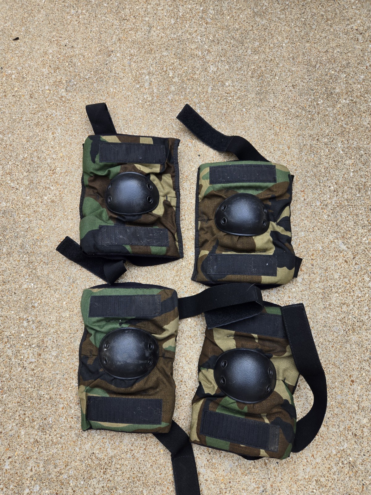 Lot Of Two Sets Of Elbow Pads WOODLAND Camo USGI US Army LARGE Bijans Lot Of Two Sets Of Elbow Pads WOODLAND Camo USGI US Army LARGE Bijans