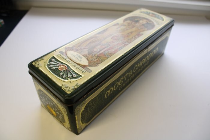 Moet et Chandon Champagne Vintage 1986 Metal Box Tin Container Alphonse Mucha Moet et Chandon Champagne Vintage 1986 Metal Box Tin Container Alphonse Mucha