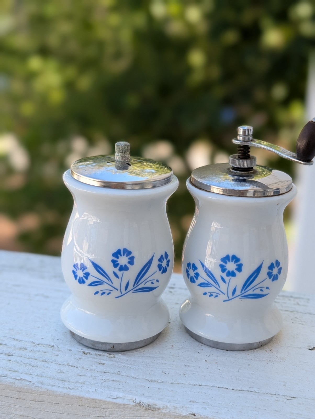 Vintage Pair Corning Ware Cornflower Salt Shaker & Pepper Mill/Grinder Ceramic