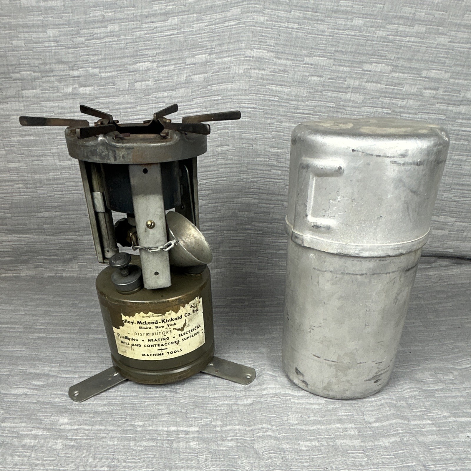 Coleman 520 M-1941 WWII U.S. Military GI Pocket Stove w/ 1945 Case Coleman 520 M-1941 WWII U.S. Military GI Pocket Stove w/ 1945 Case