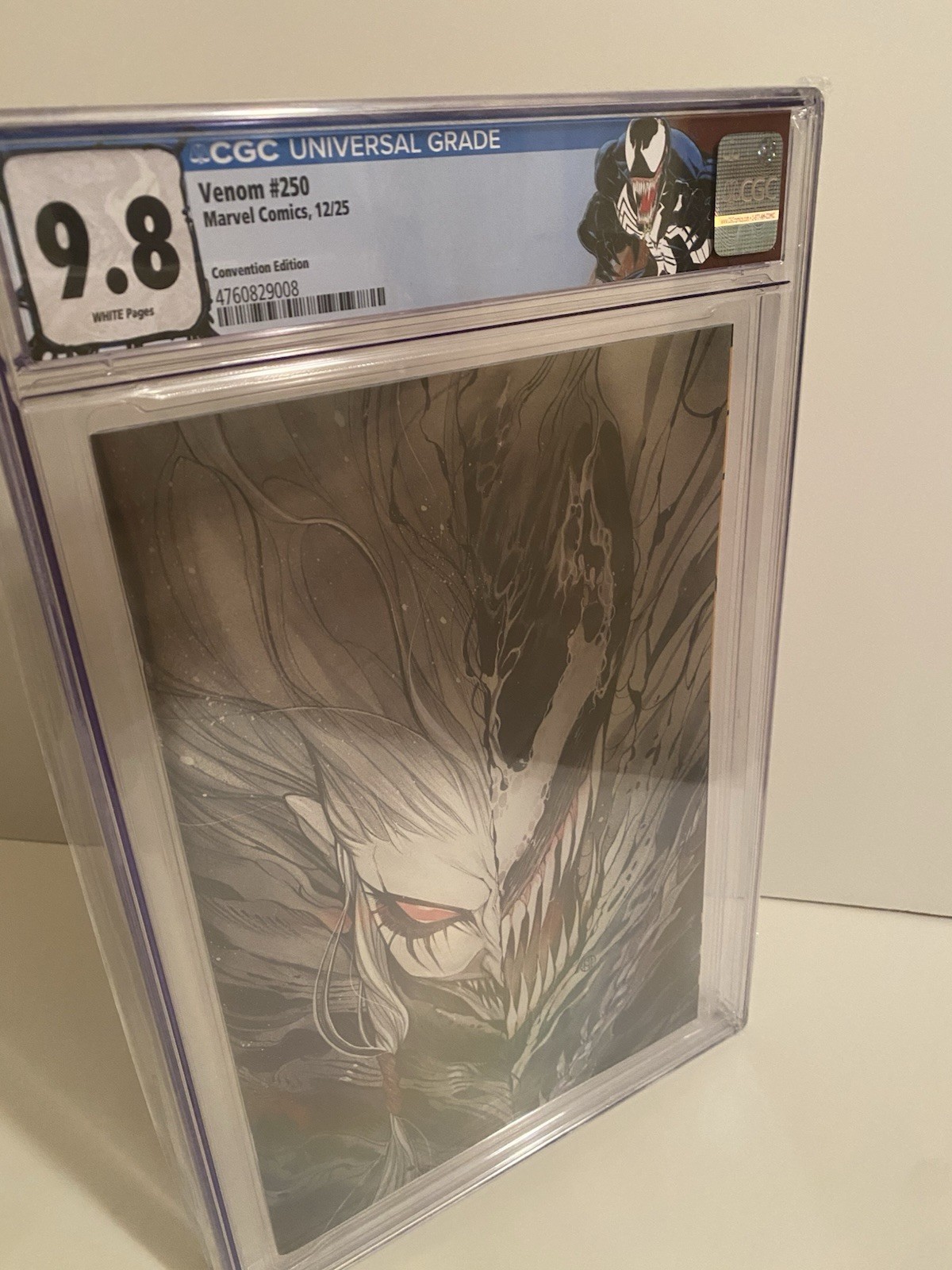 Marvel VENOM 250 NY Comic Con 2025 CGC 9.8 exclusive Peach Momoko comic Cover Marvel VENOM 250 NY Comic Con 2025 CGC 9.8 exclusive Peach Momoko comic Cover
