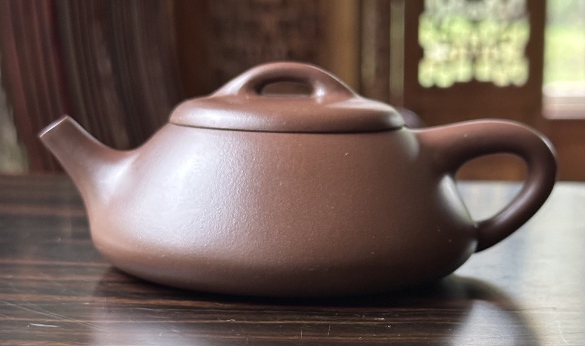 Vintage Chinese Yixing ZishaTeapot 207g Vintage Chinese Yixing ZishaTeapot 207g