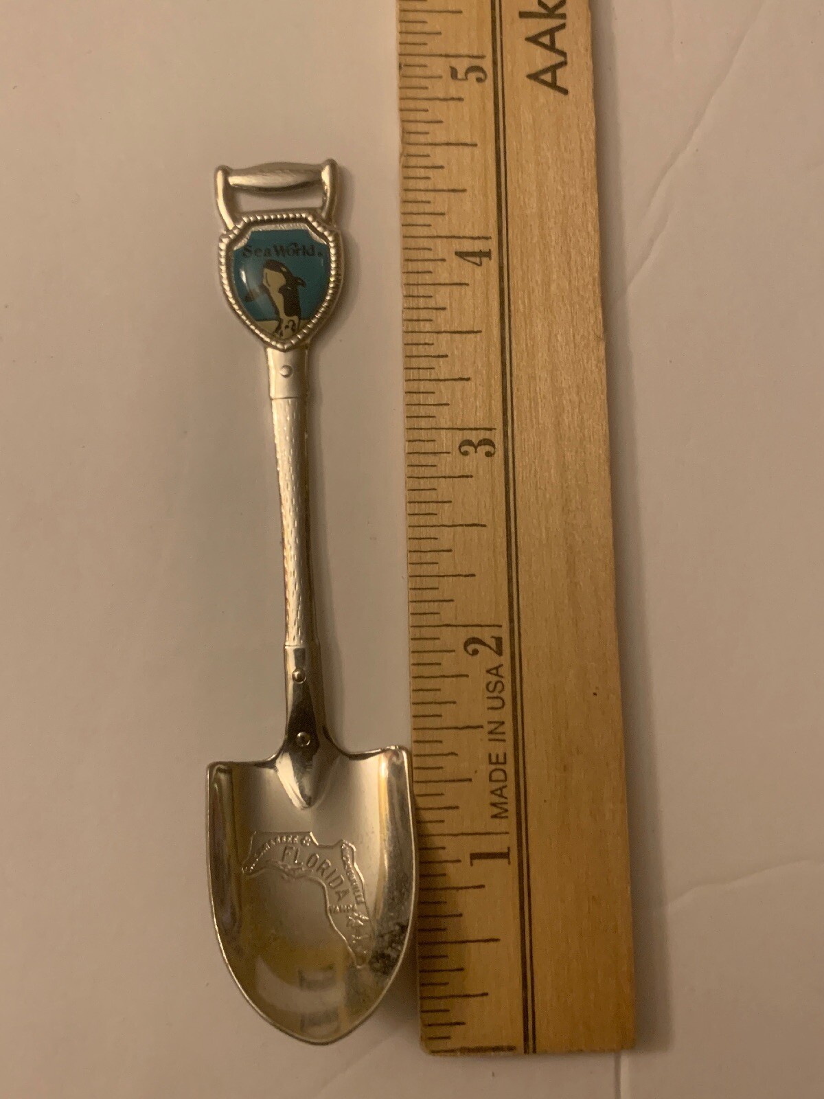Beautiful Collector Arts Souvenir Spoon Sea World Florida Silver Tone Beautiful Collector Arts Souvenir Spoon Sea World Florida Silver Tone