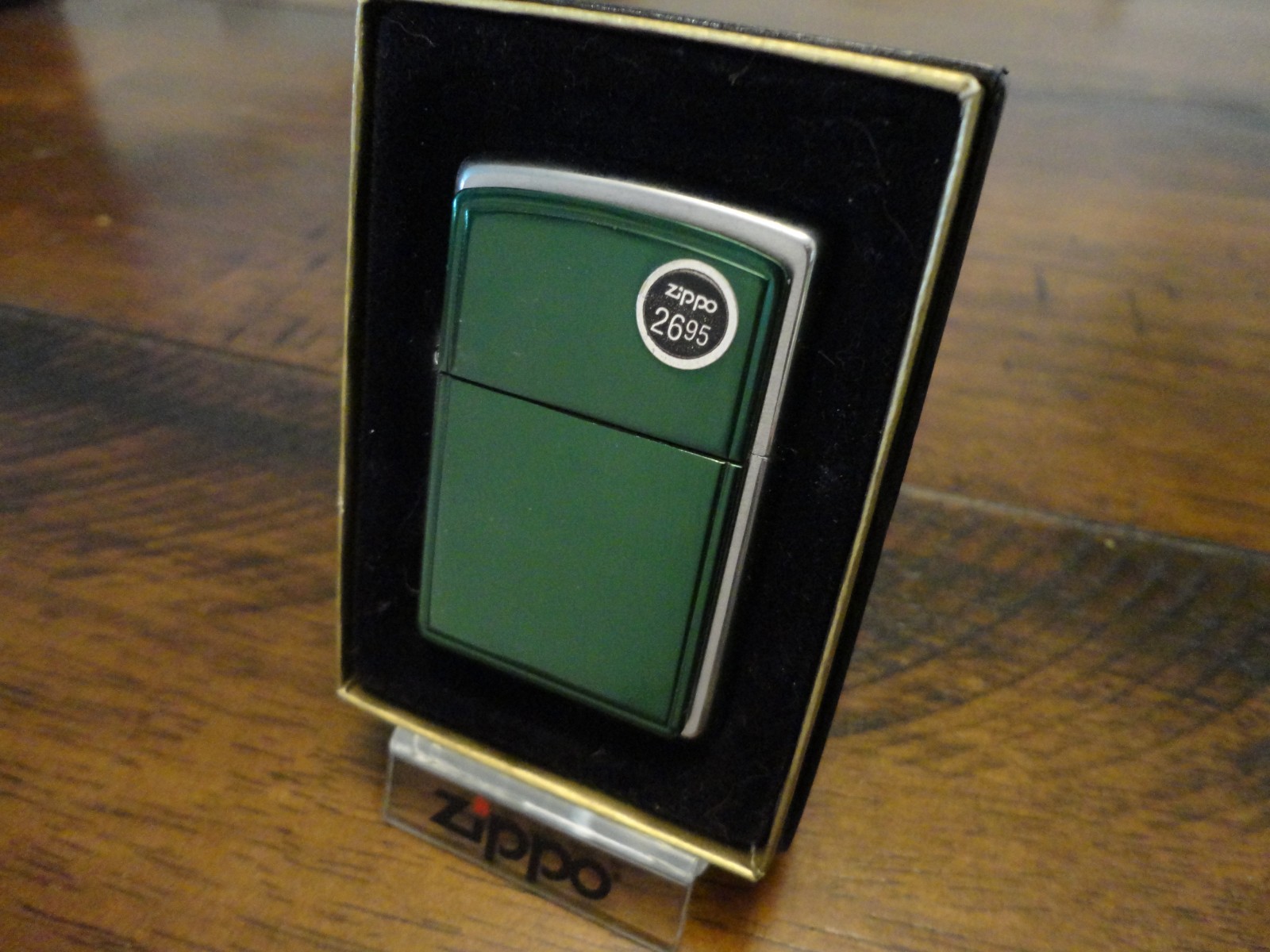GREEN ANODIZED ALUMINUM EMBLEM ZIPPO LIGHTER MINT IN BOX 2000 GREEN ANODIZED ALUMINUM EMBLEM ZIPPO LIGHTER MINT IN BOX 2000