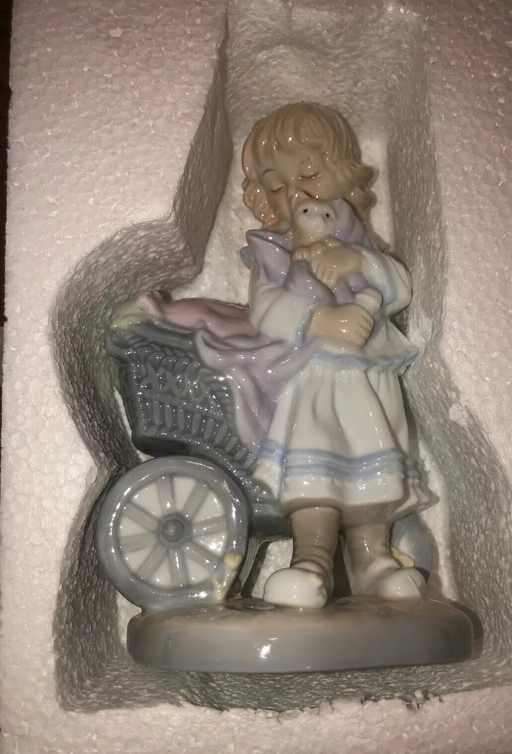 New “First Kitten" Porcelain, Original Lisi Martin by Dolfi Italy Lisi by Dolfin New “First Kitten" Porcelain, Original Lisi Martin by Dolfi Italy Lisi by Dolfin