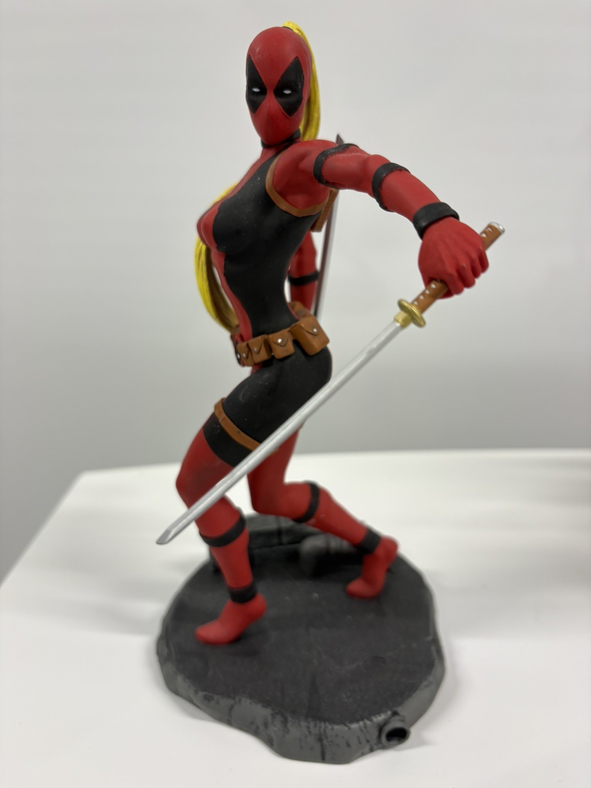 Diamond Select Toys Marvel Gallery Lady Deadpool PVC Statue Figure 2016 Diamond Select Toys Marvel Gallery Lady Deadpool PVC Statue Figure 2016