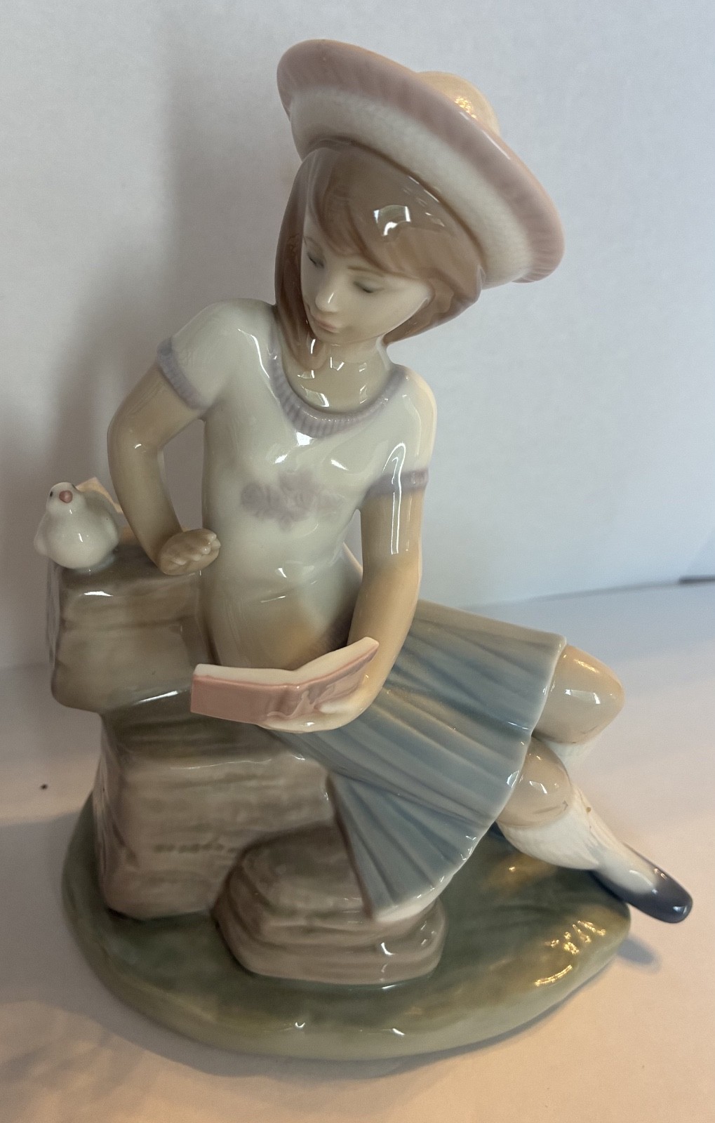 SUNDAYS CHILD LLADRO Collectible Retired Figurine SUNDAYS CHILD LLADRO Collectible Retired Figurine