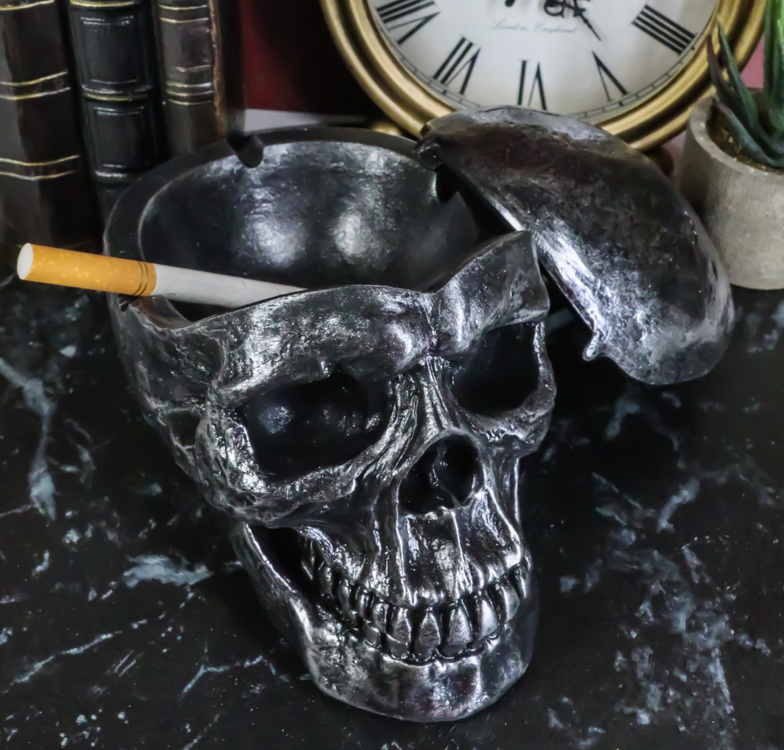 Gothic Silver Black Homosapien Skull Ashtray Statue Haunted Pirate Loot Box Gothic Silver Black Homosapien Skull Ashtray Statue Haunted Pirate Loot Box