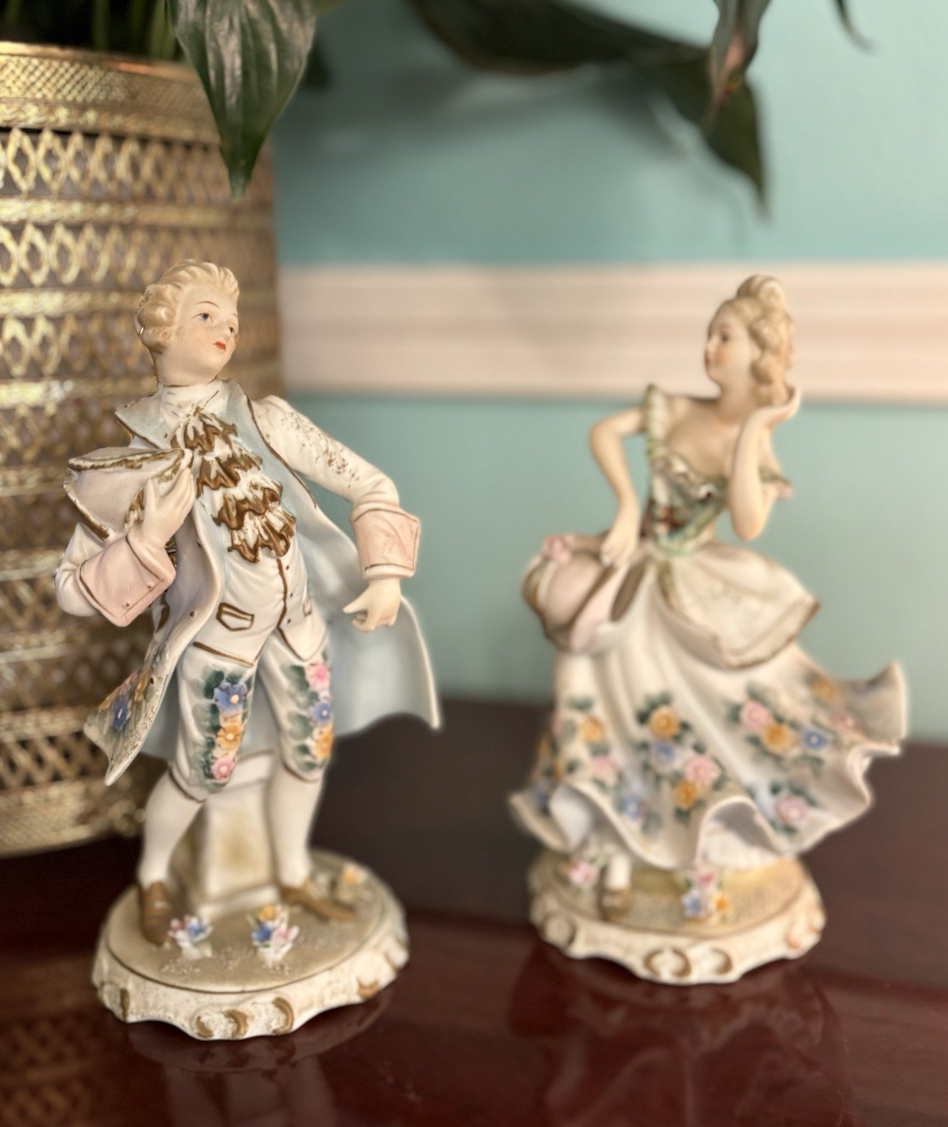 Vintage Lefton China Courting Couple KW2077A KW2077B Hand Painted Japan Figures Vintage Lefton China Courting Couple KW2077A KW2077B Hand Painted Japan Figures