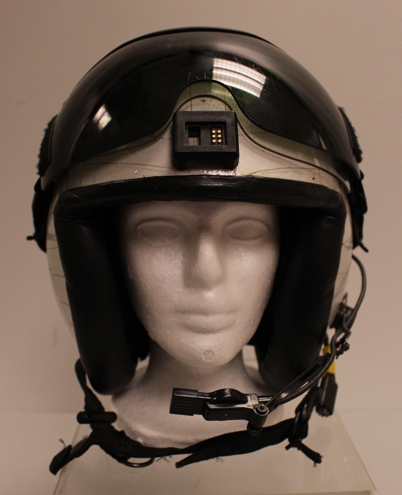 Gentex HGU-84/P Aircrew Flight Helment with Visors & Mic - XL - 8475-01-386-3758 Gentex HGU-84/P Aircrew Flight Helment with Visors & Mic - XL - 8475-01-386-3758