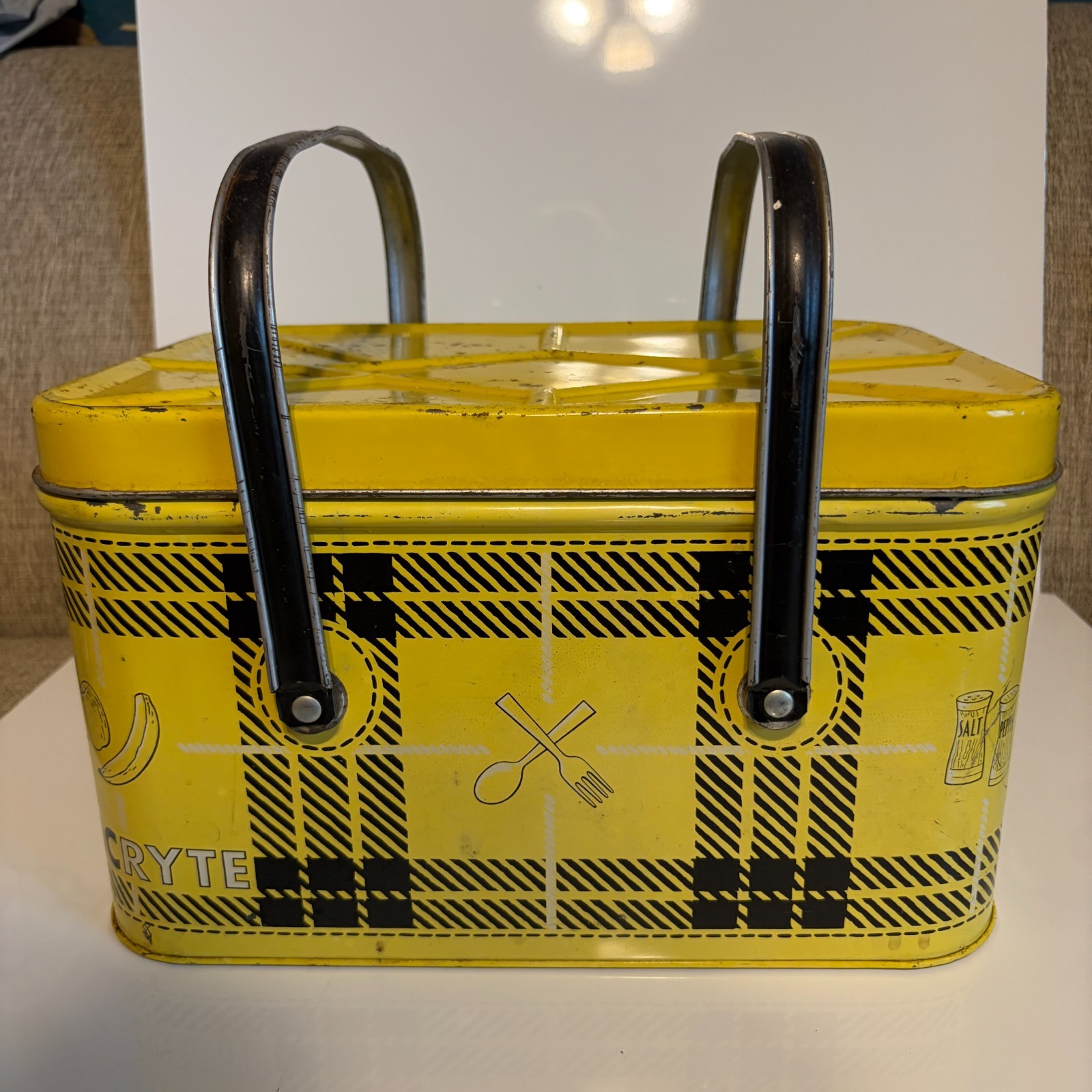 Vintage 1950 Nesco "PicnicRyte" Metal Picnic Basket  Yellow & Black Plaid