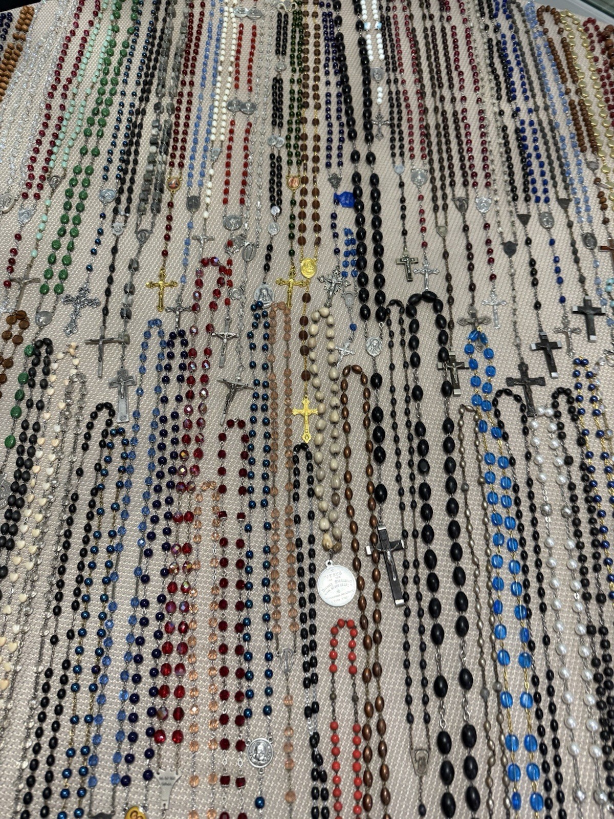 *LOT OF OVER 150 VTG CATHOLIC MIXED LOT ROSARIES FROM NUNS CONVENT WOW *LOT OF OVER 150 VTG CATHOLIC MIXED LOT ROSARIES FROM NUNS CONVENT WOW