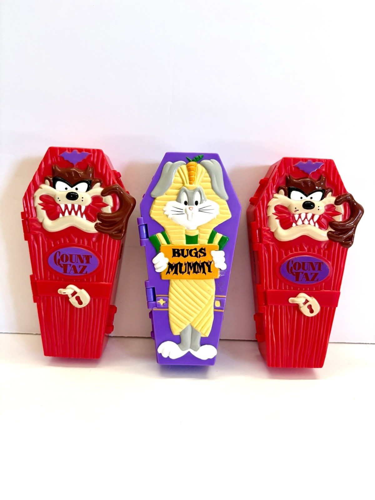Vintage 1997 Looney Tunes Halloween Coffin Cases & Banks Lot Of 3 Coffins Vintage 1997 Looney Tunes Halloween Coffin Cases & Banks Lot Of 3 Coffins