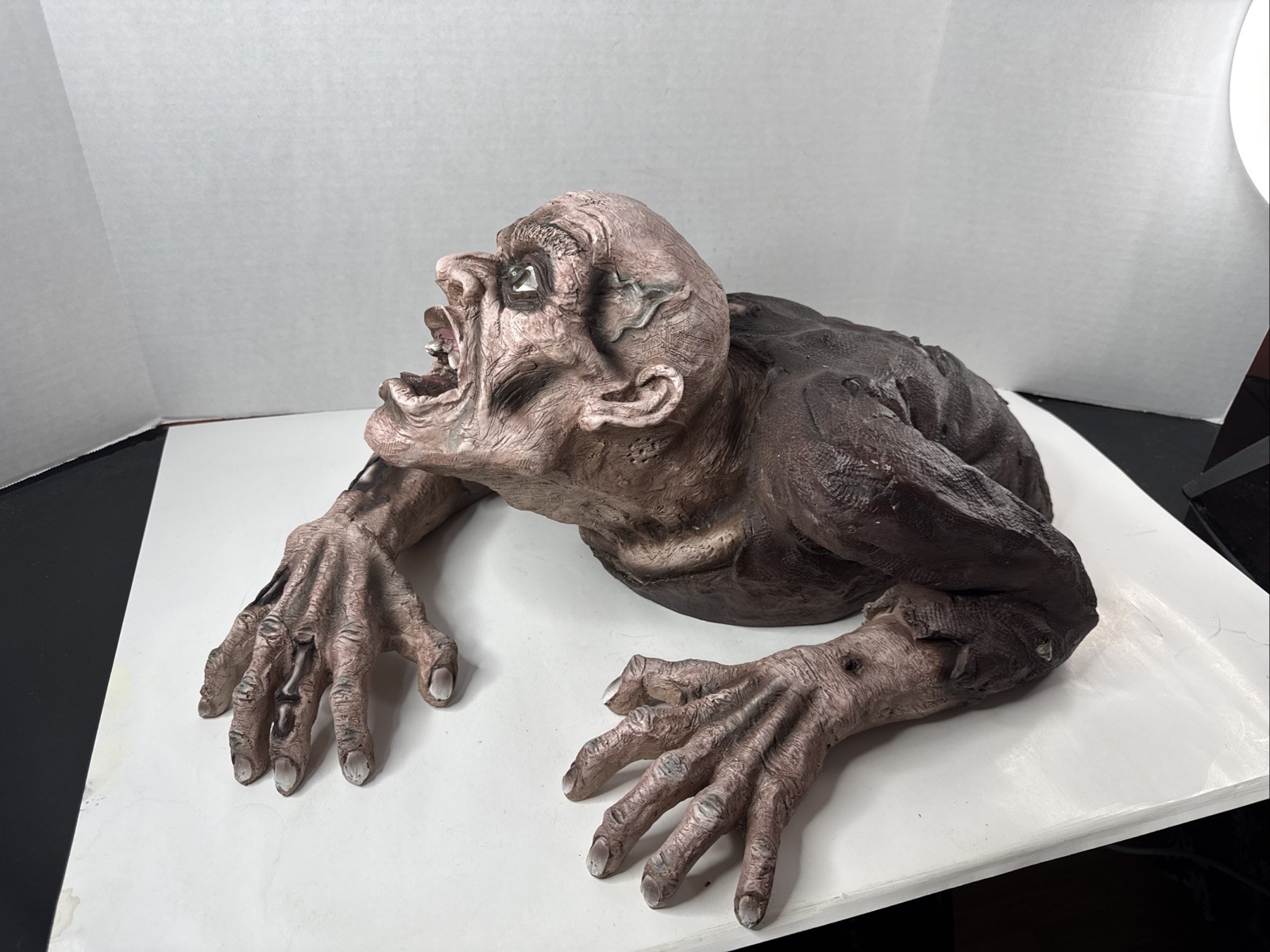 Grandin Road Animated Groundbreaker Zombie Retired Halloween prop Non-working