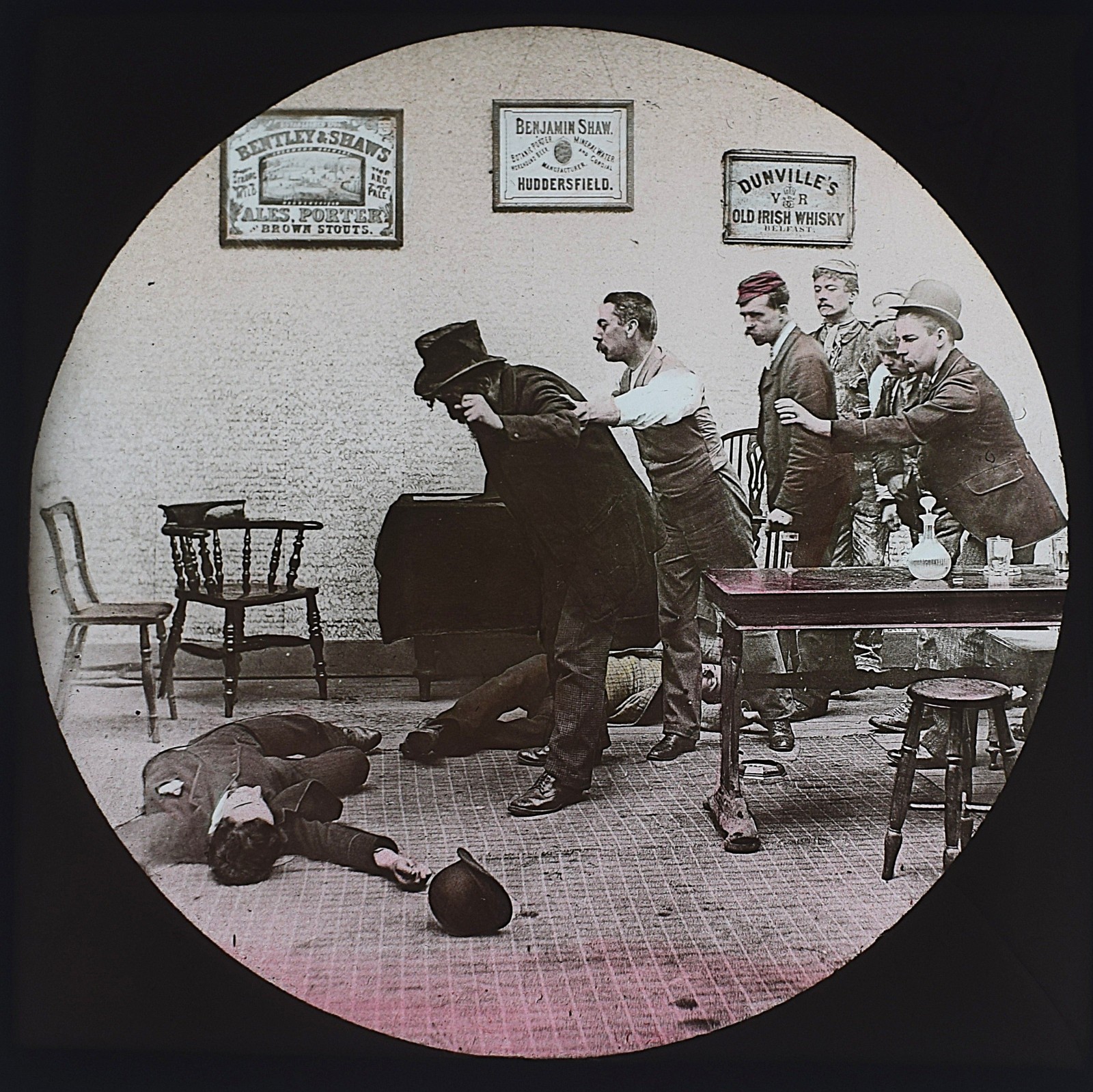 Photo VICTORIAN PUB FIGHT C1890 Magic Lantern Slide BENJAMIN SHAW HUDDERSFIELD Photo VICTORIAN PUB FIGHT C1890 Magic Lantern Slide BENJAMIN SHAW HUDDERSFIELD