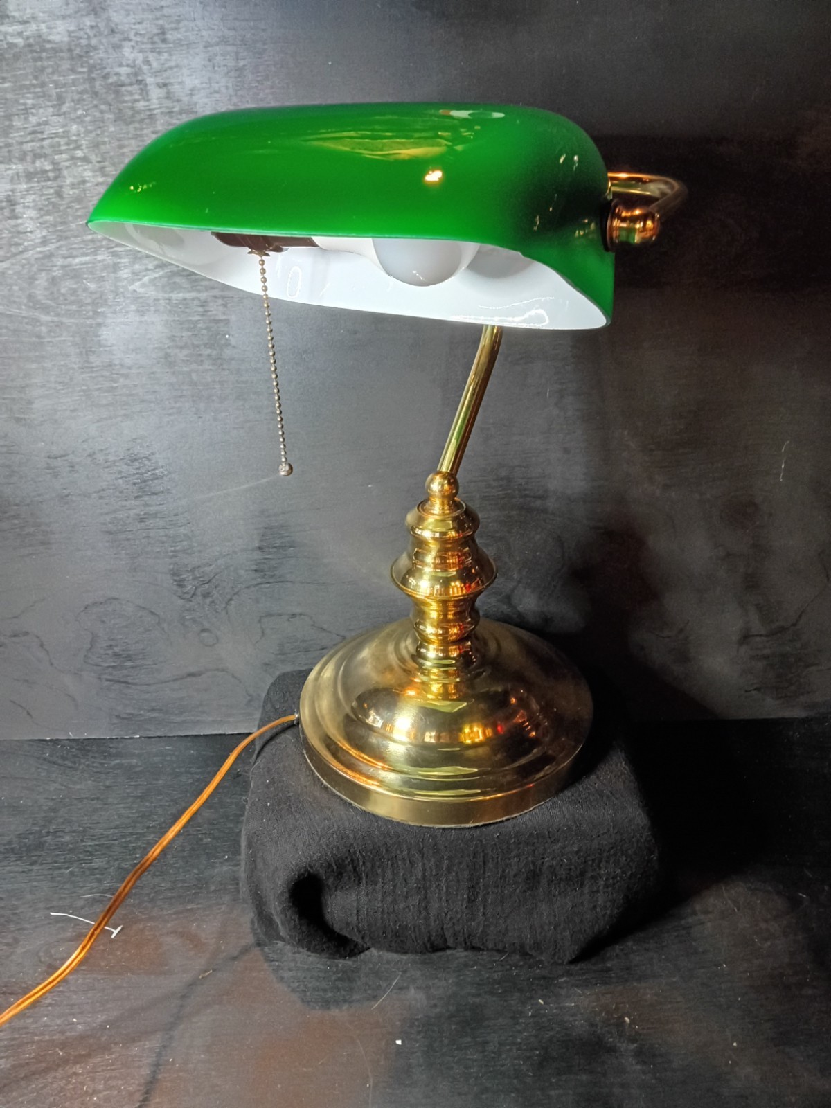 Vintage 1970s Emerald Green Banker's Lamp Mint Condition Brass & Glass Flawless Vintage 1970s Emerald Green Banker's Lamp Mint Condition Brass & Glass Flawless