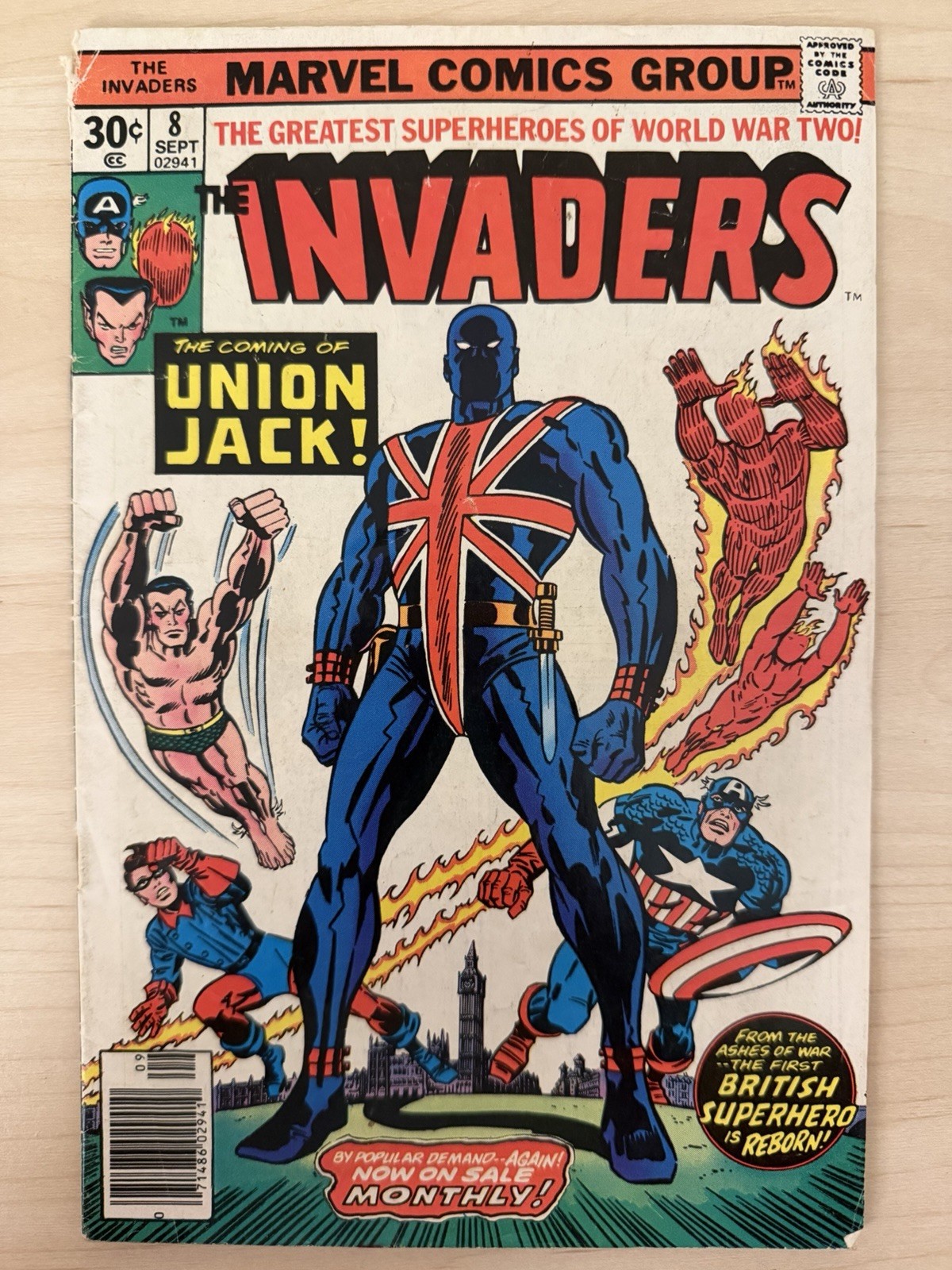The Invaders #8 (Marvel Comics September 1976) - VF-
