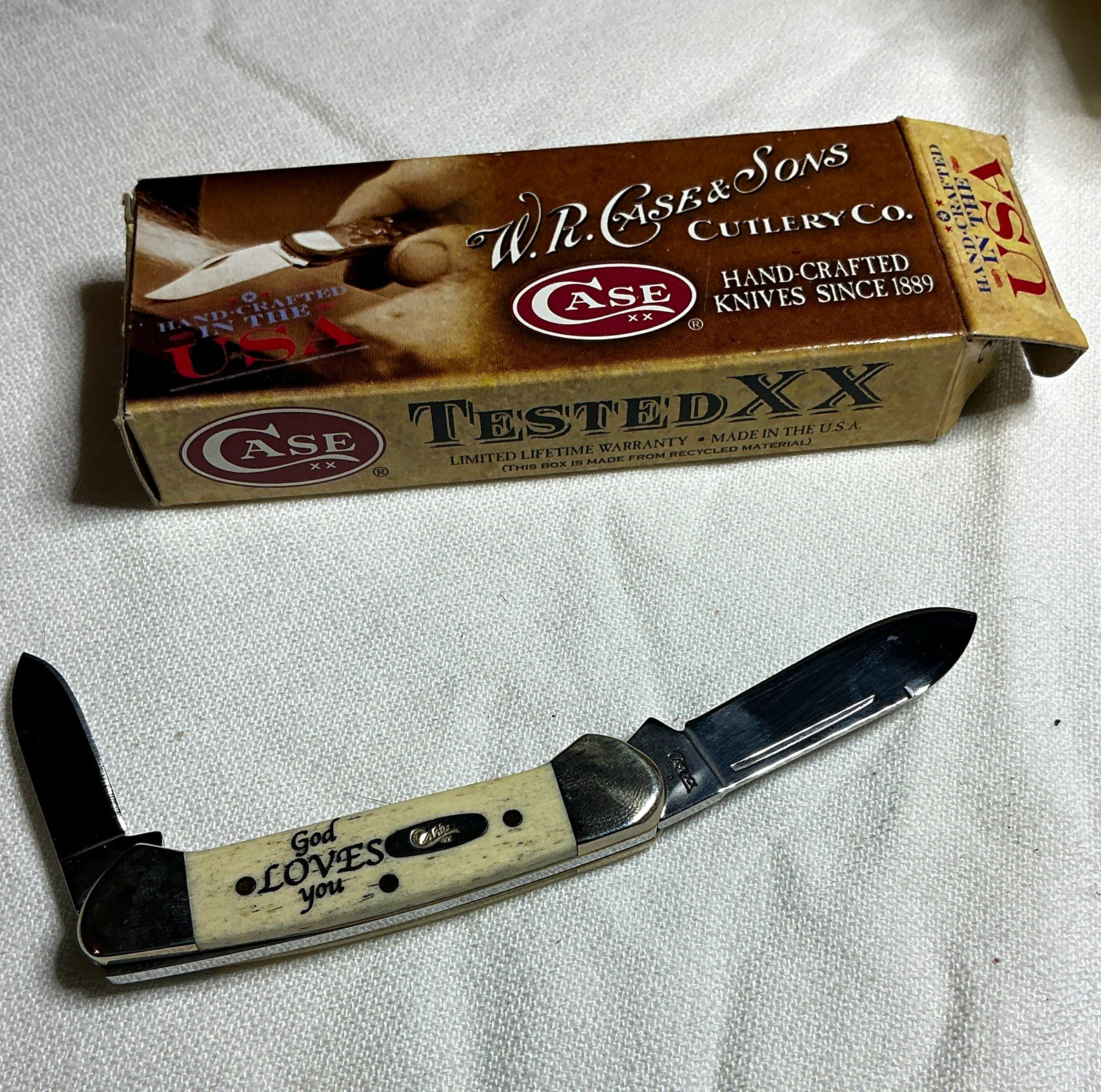 Case XX Tested XX 2-Blade SS Slipjoint Pen Pocketknife Bone "God Loves You" Case XX Tested XX 2-Blade SS Slipjoint Pen Pocketknife Bone "God Loves You"