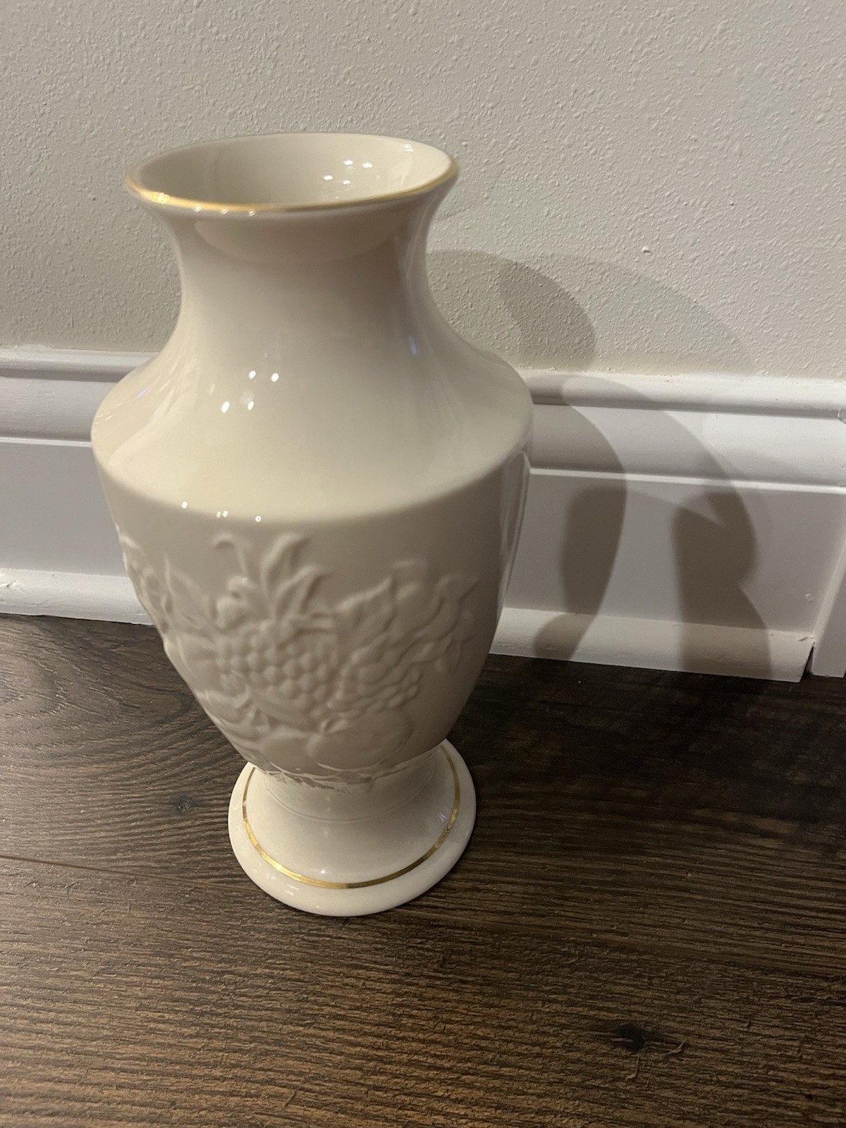 LENOX LARGE VASE FRUIT OF LIFE 9.25" INCHES TALL MADE IN USA LENOX LARGE VASE FRUIT OF LIFE 9.25" INCHES TALL MADE IN USA