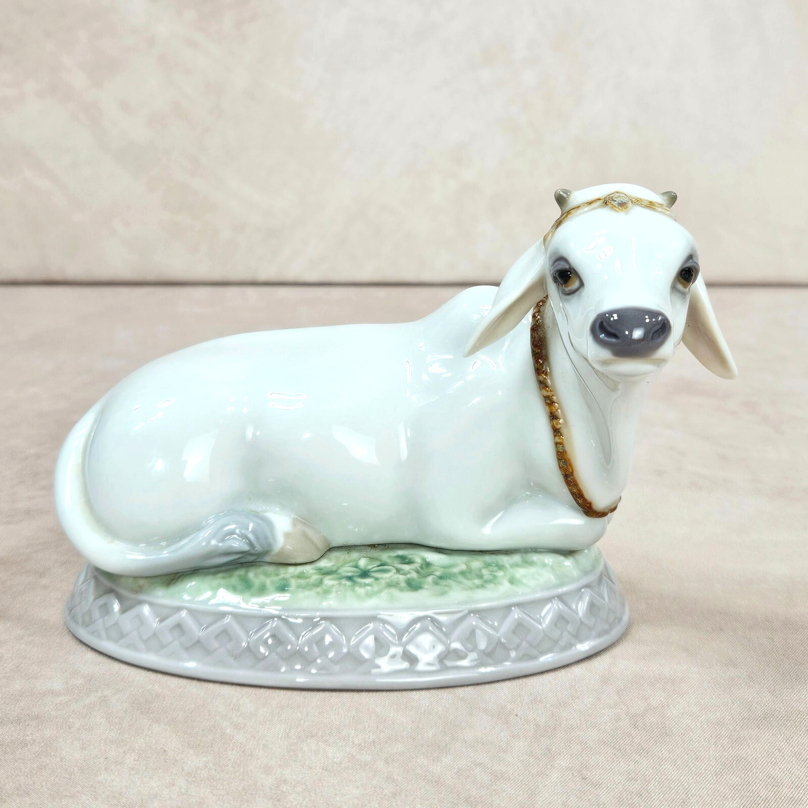 Lladro Sacred Cow Porcelain Figurine White Hindu Hinduems Home Room Temple Altar Lladro Sacred Cow Porcelain Figurine White Hindu Hinduems Home Room Temple Altar