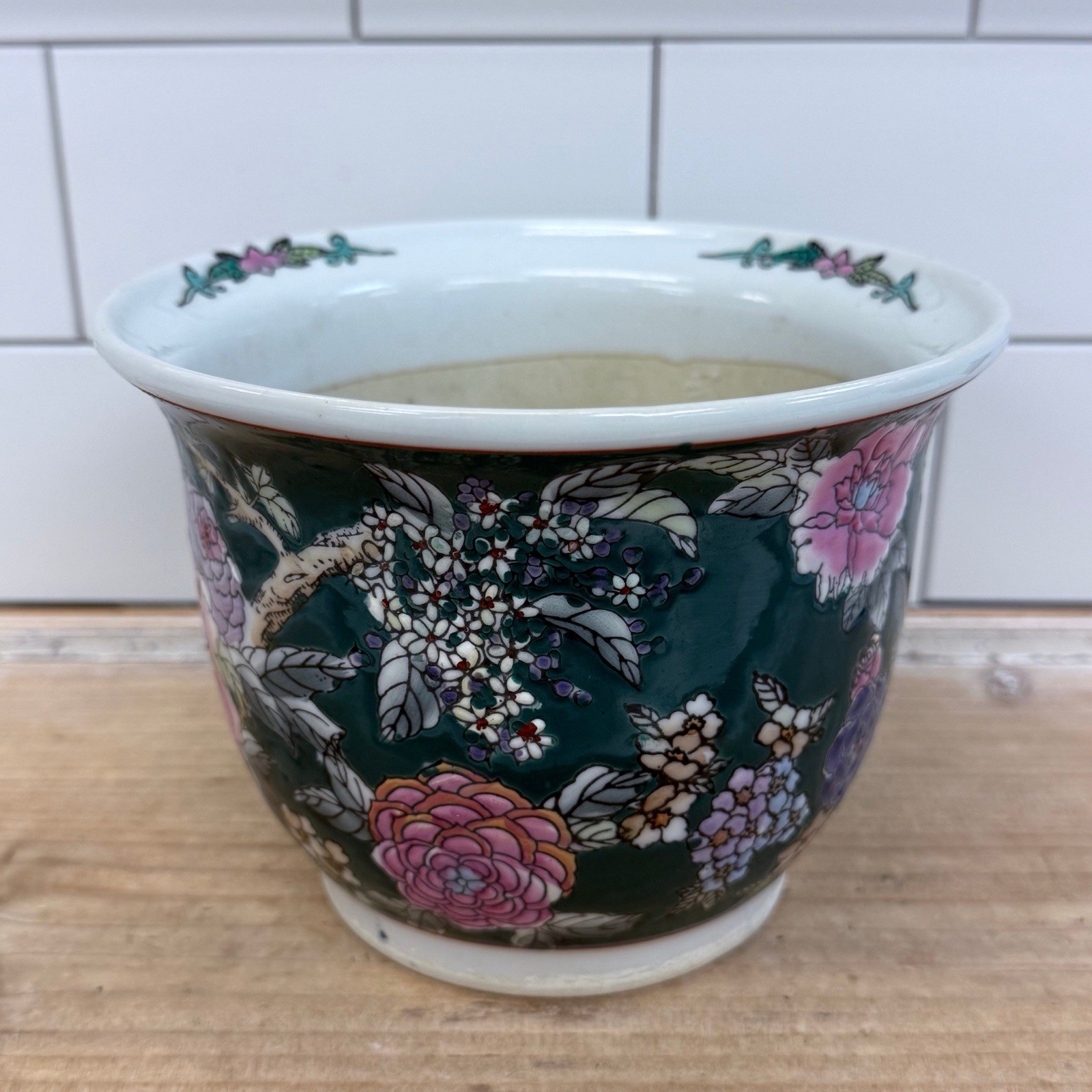 Vintage Chinese Famille Rose Floral Porcelain Planter Pot Vintage Chinese Famille Rose Floral Porcelain Planter Pot