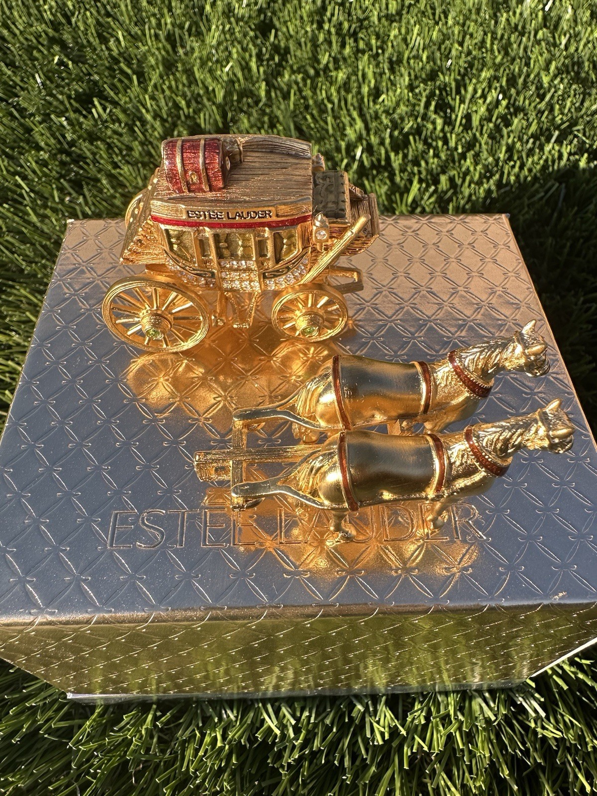 ⭐️ Estée Lauder Gilded Stagecoach Compact Perfume⭐️ ⭐️ Estée Lauder Gilded Stagecoach Compact Perfume⭐️