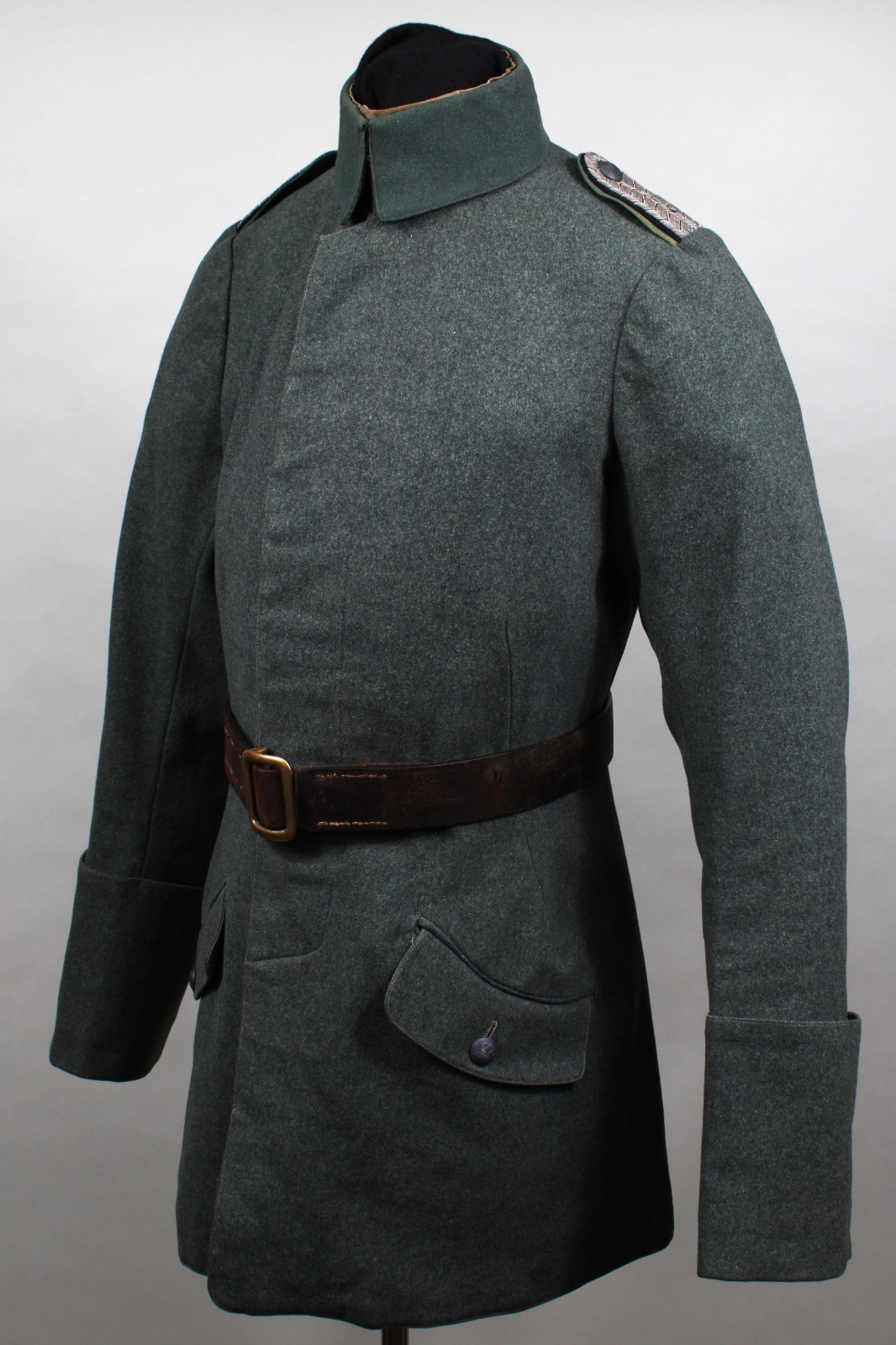 WWI - Original Model 1915 5th Jaeger Zu Pferde Officer's Uniform With Cav. Belt WWI - Original Model 1915 5th Jaeger Zu Pferde Officer's Uniform With Cav. Belt