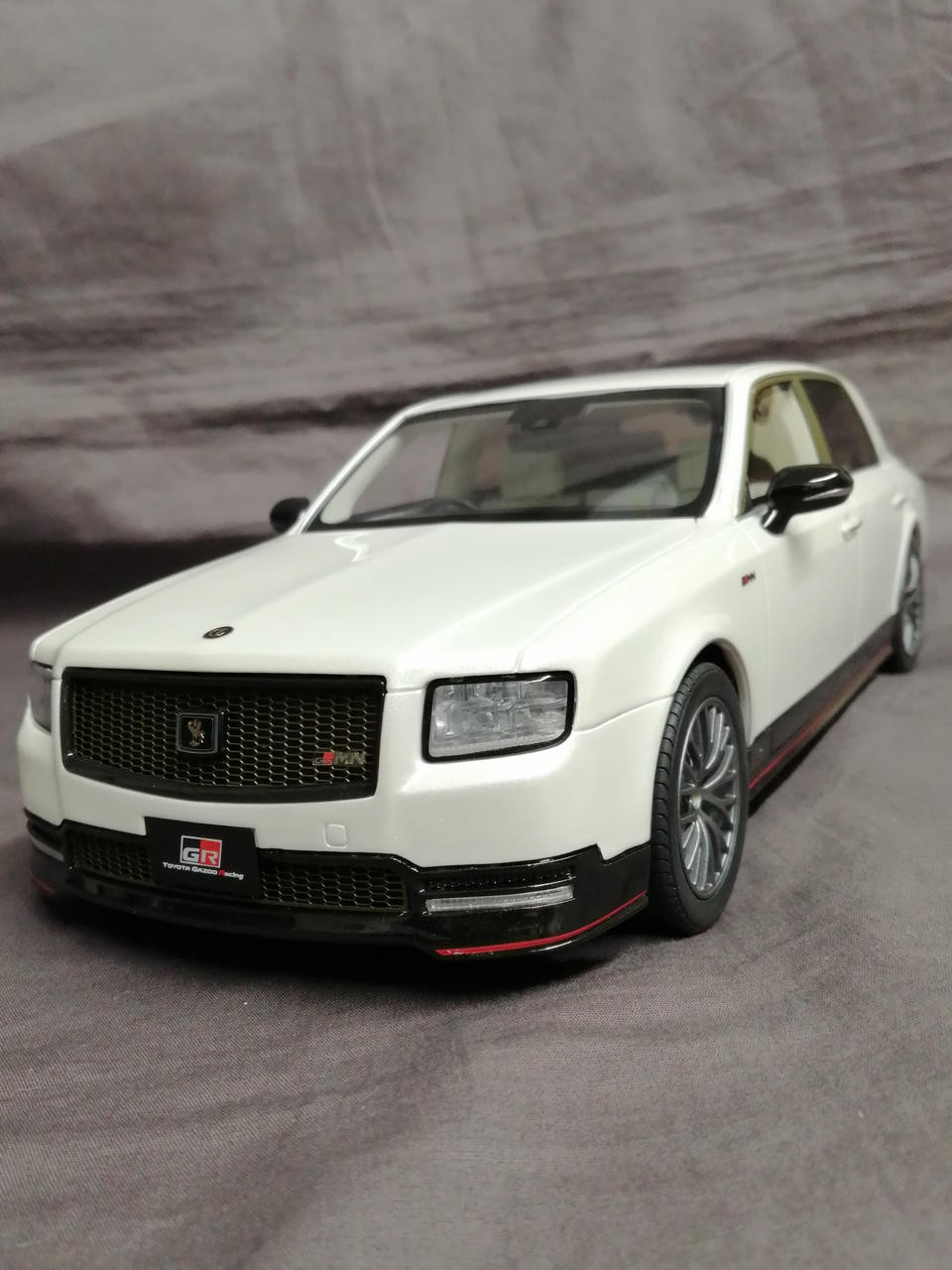 Kyosho Toyota Century 1/18 Scale Diecast Model Car Kyosho Toyota Century 1/18 Scale Diecast Model Car