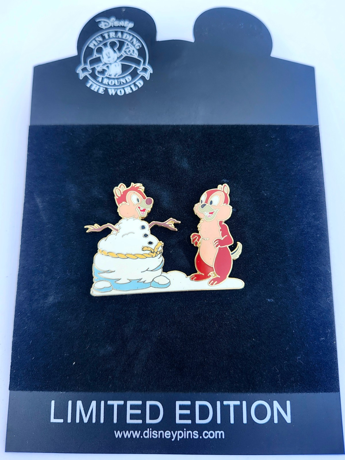 Rare 2006 Disney Shopping Disney Chip & Dale Snowman LE250 NOC Pin