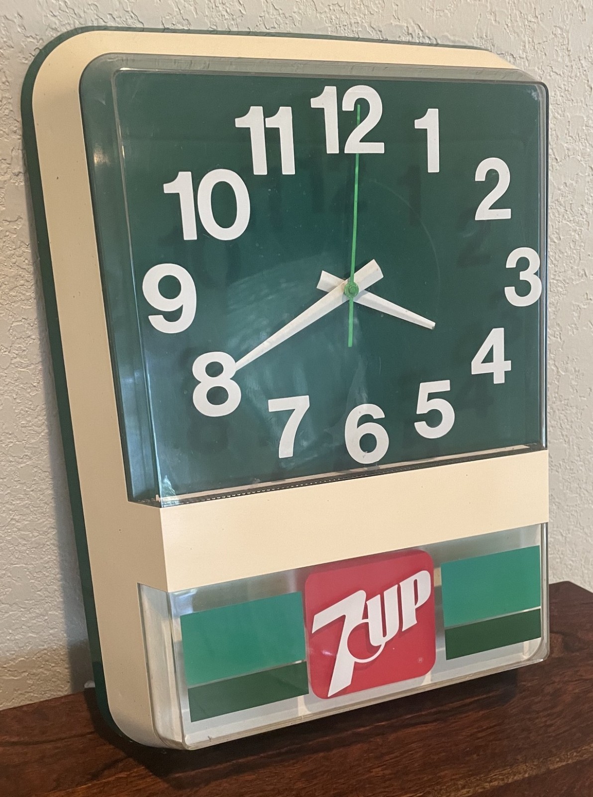 Vintage 1970’s 7-Up Wall Clock Lighted Sign Code 7159 Clock Not Working Vintage 1970’s 7-Up Wall Clock Lighted Sign Code 7159 Clock Not Working